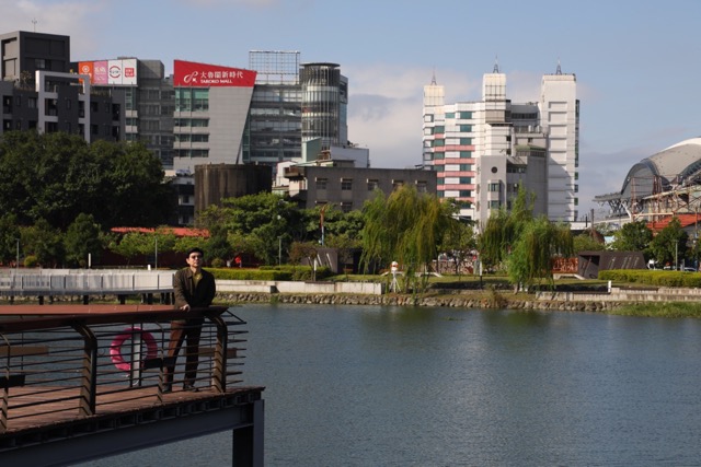 享用台中小吃的間隙可以站在湖畔欣賞美景。