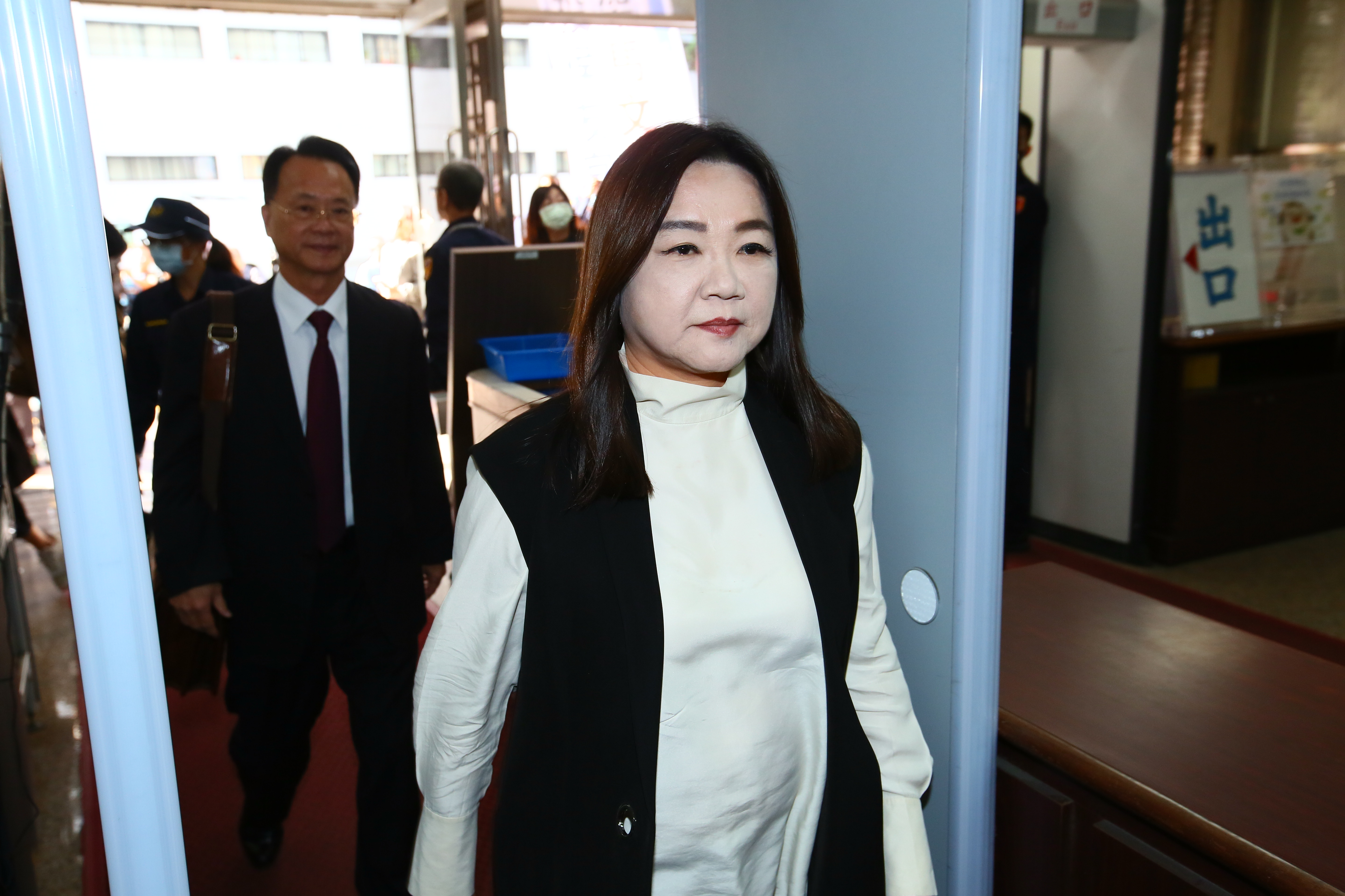 立委馬文君（見圖）遭控涉犯外患罪，17日下午現身高檢署接受傳喚。