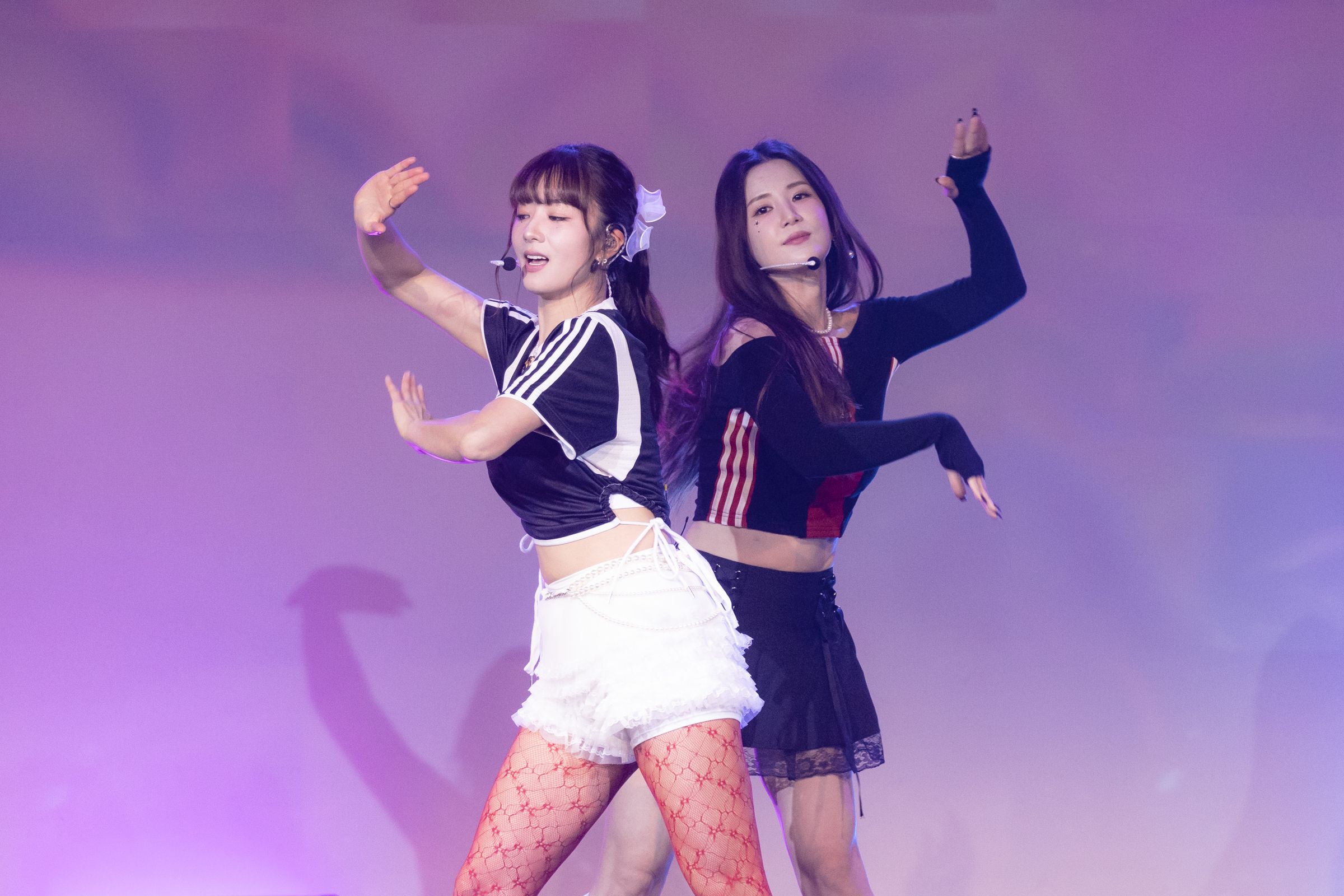 韓國女團APINK成員初瓏(右)、普美時隔2年再在台北舉辦雙人粉絲見面會。(ON INN ASIA 提供)