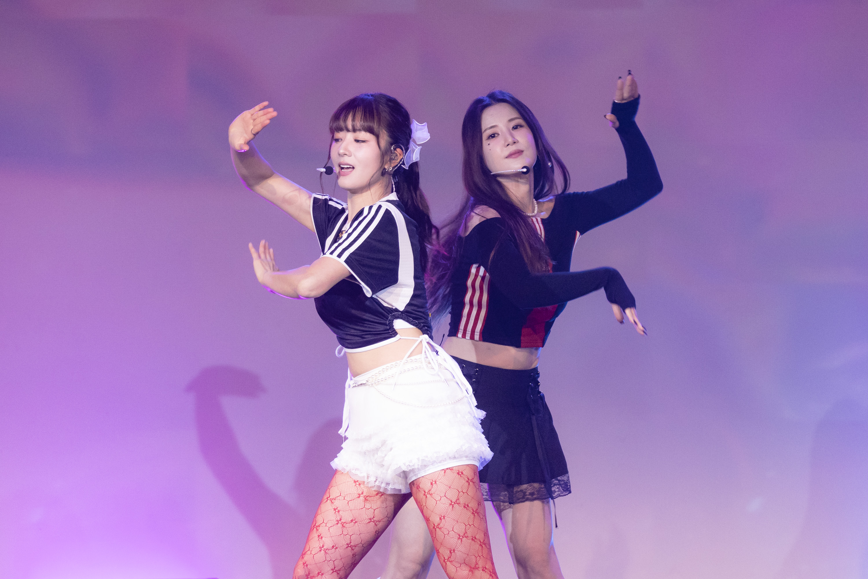 韓國女團APINK成員初瓏（右）、普美時隔2年再在台北舉辦雙人粉絲見面會。（ON INN ASIA 提供）