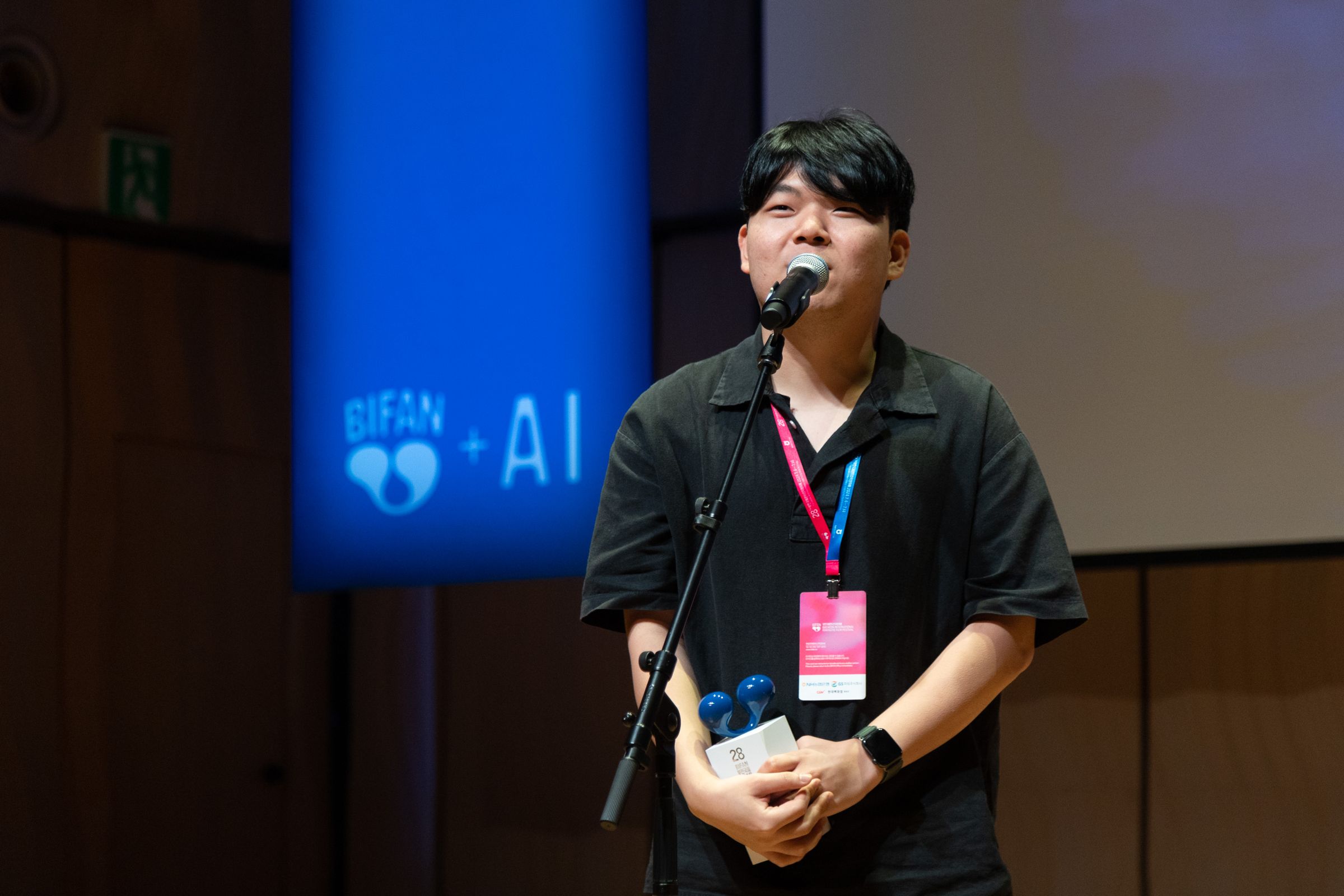 韓國導演裴俊元利用AI技術製作的影片《暴雪》榮獲AI單元的最佳技術獎和觀眾票選獎。（BIFAN提供）