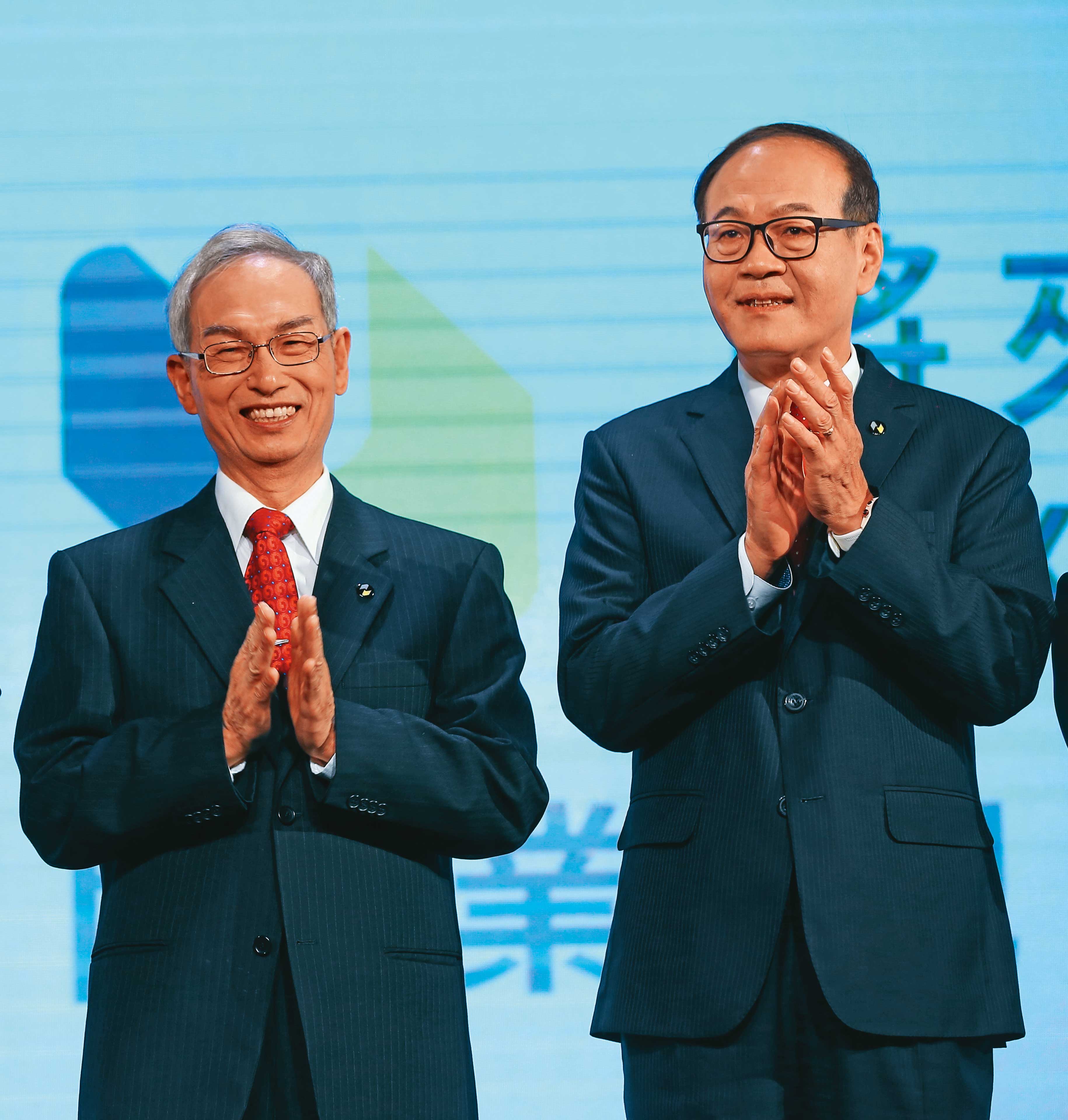 將來銀行董事長鍾福貴（左）、總經理許柏林（右）力拚後年能由虧轉盈。