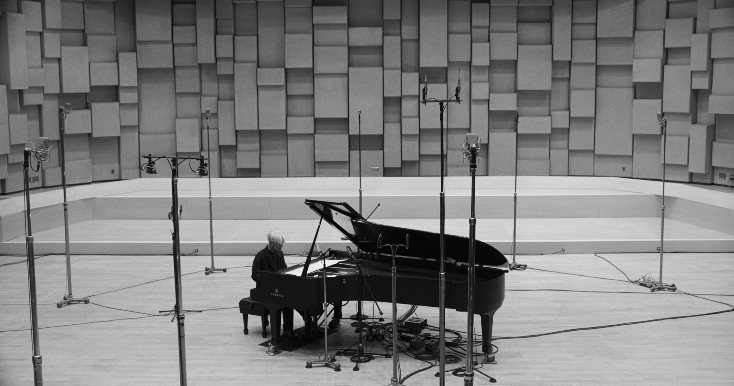 坂本龍一親自參與《Sakamoto Ryuichi | Opus》前期製作，並花費12天進行樂曲的演奏和拍攝。（東京國際影展提供©KAB America Inc./KAB Inc.）