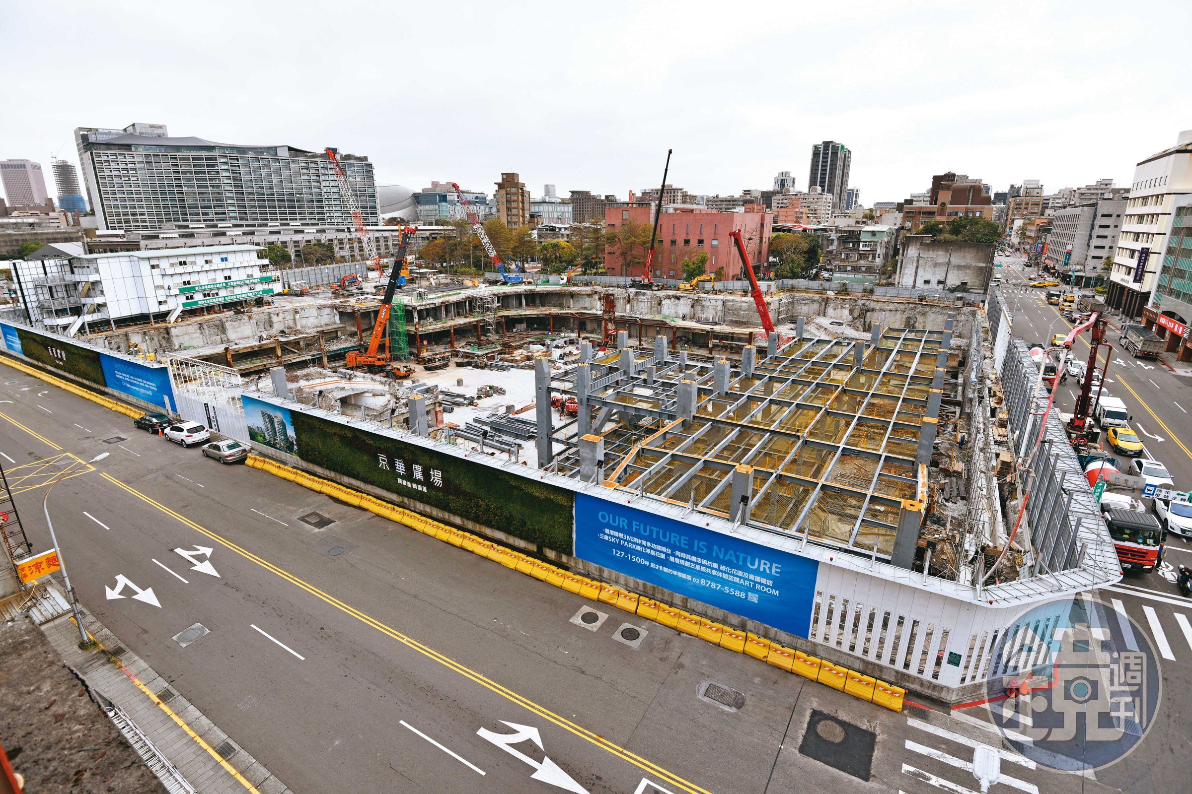 京華城改建爆出容積率大幅放寬涉及圖利罪,檢廉懷疑柯市府高層有人涉案,近日將約談柯文哲說明。