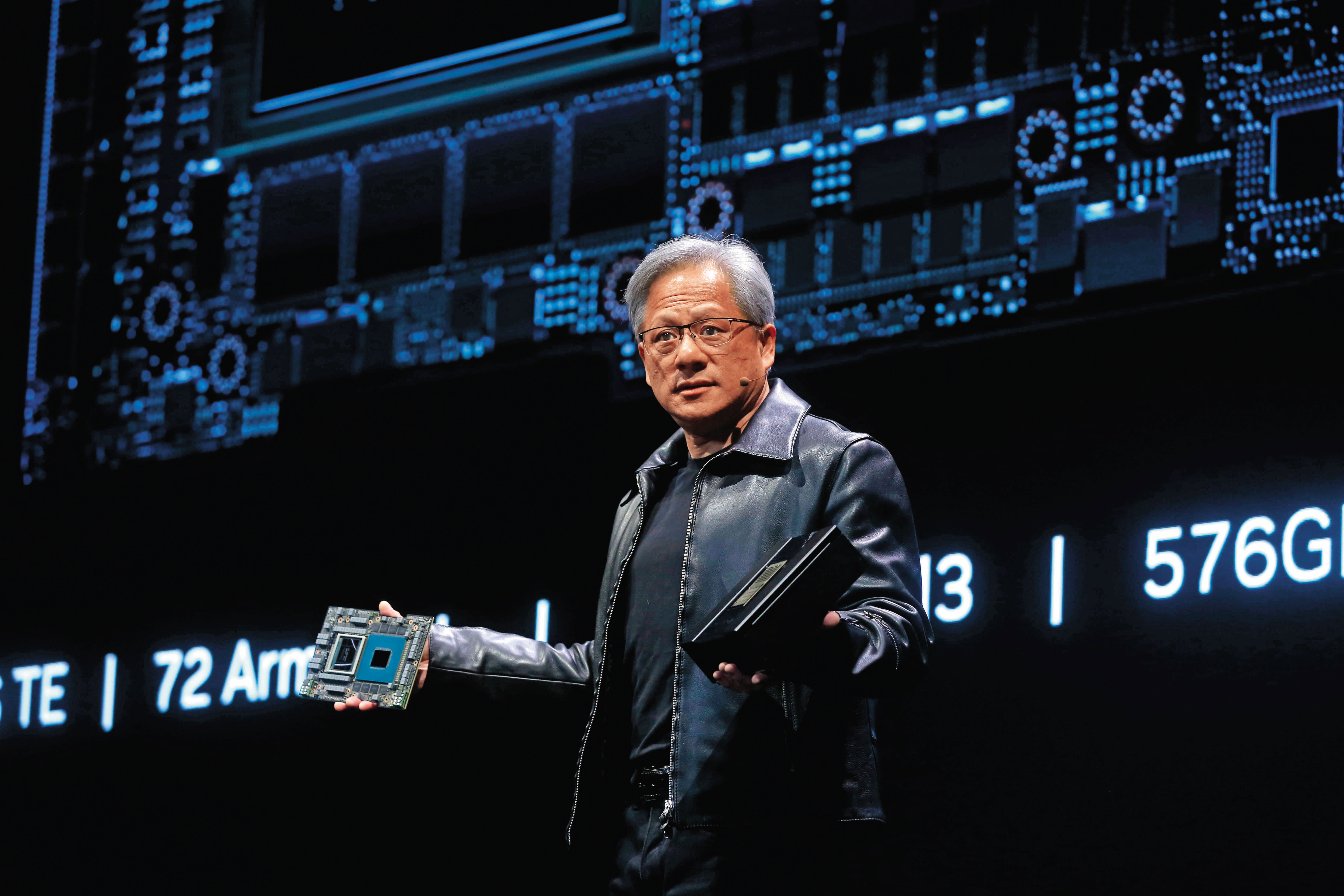 輝達執行長黃仁勳出席Computex。《彭博》形容，他每次旋風訪台有如搖滾巨星受到熱情歡迎。