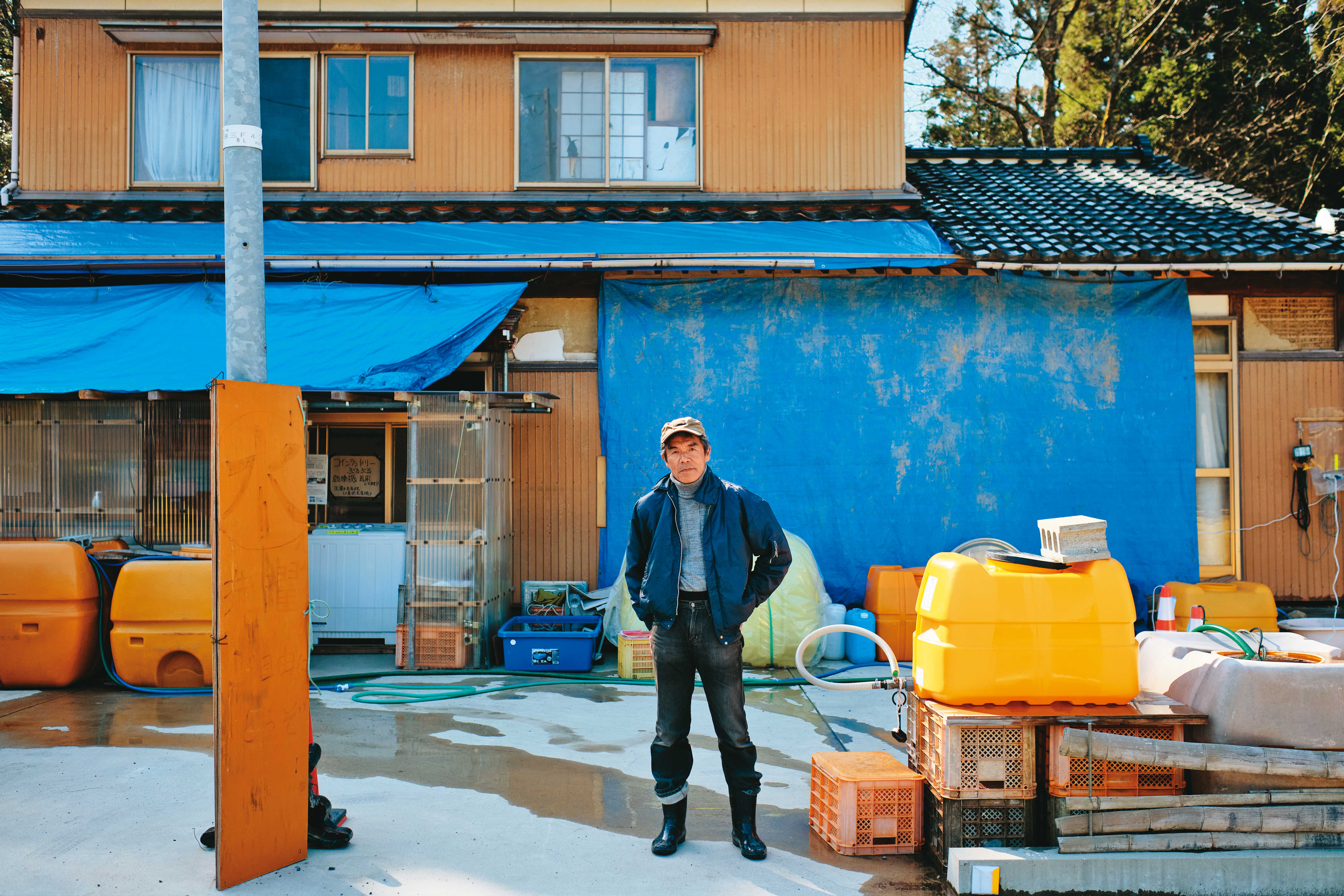 小谷內毅是蘋果農，在珠洲出生長大，地震後他花了12小時從京都返家，甚至闖入封閉的路段， 只為確認家中房屋及果園狀況。