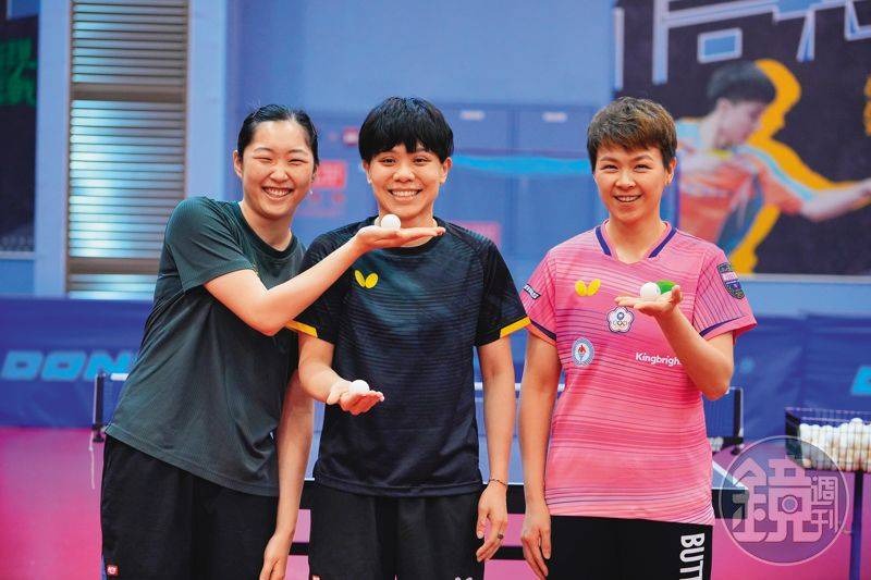 簡彤娟（左起）、鄭怡靜、陳思羽出戰巴黎奧運女子桌球團體賽。（特約攝影林韋言）