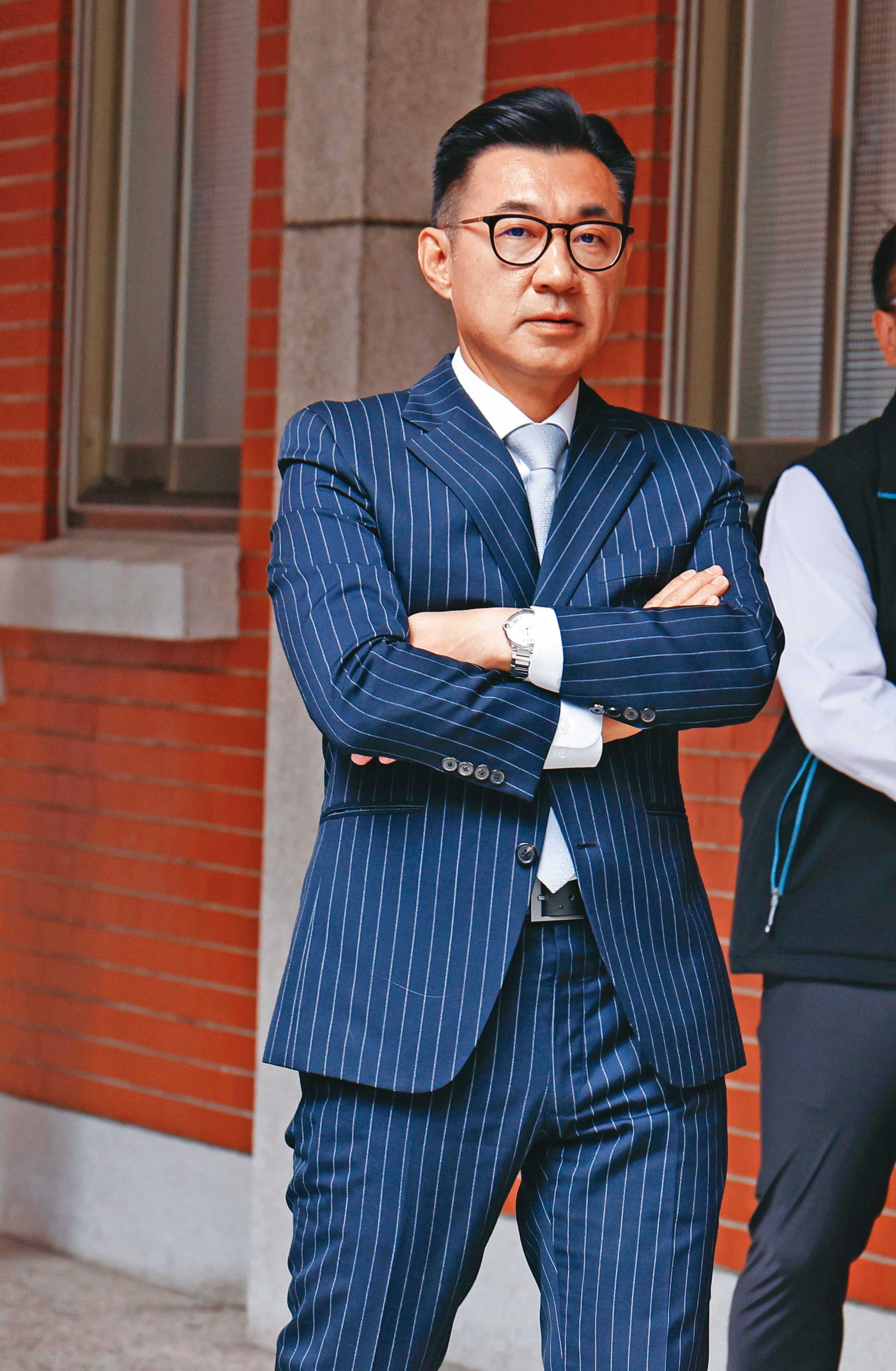 江啟臣政治歷練完整,曾任行政院新聞局長、立法院副院長、國民黨主席,被藍營視為2026中部領頭羊。