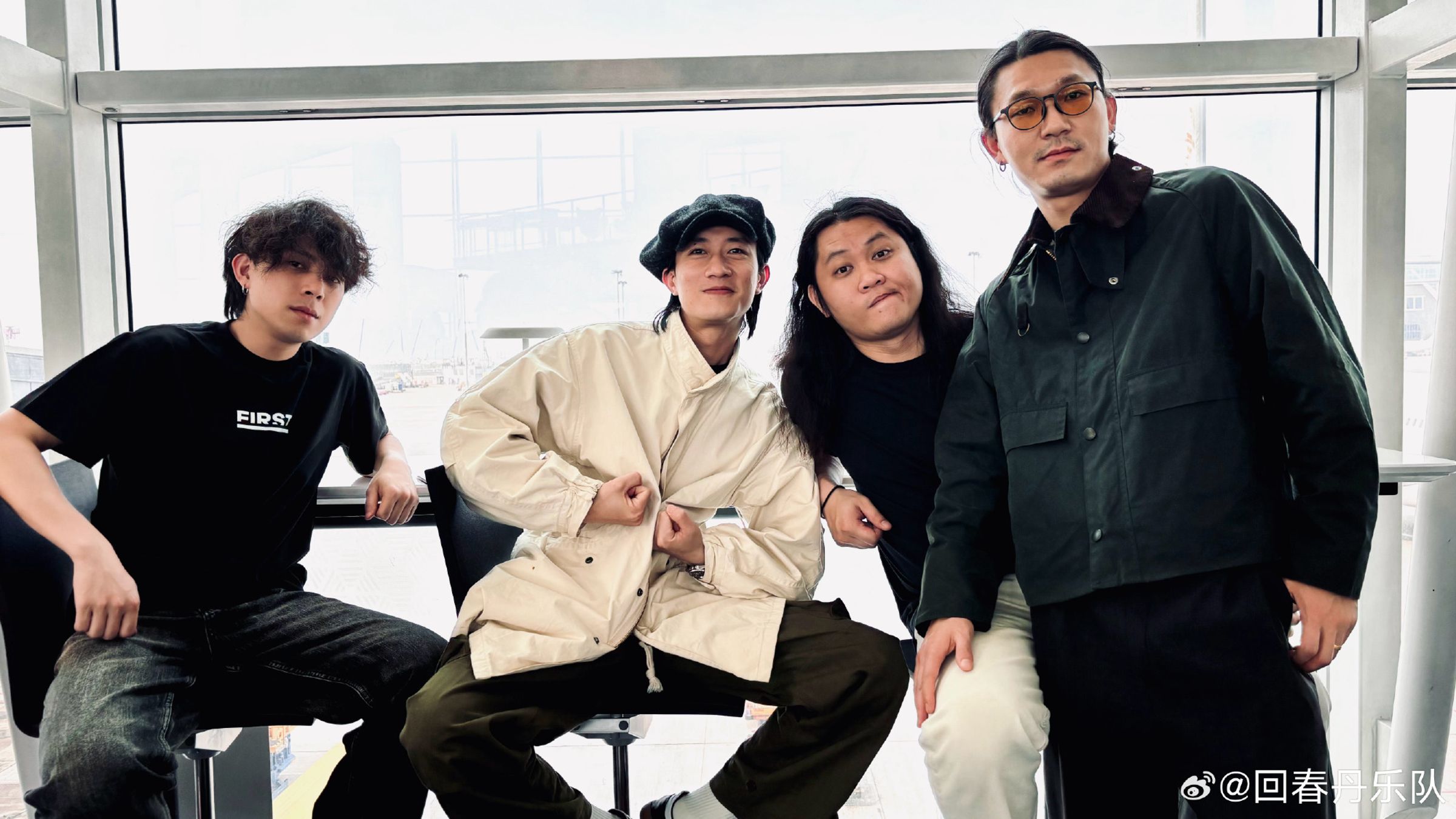 中國樂團回春丹以〈鮮花〉一曲爆紅，近日來台開唱卻意外引發爭議。（翻攝自回春丹微博）