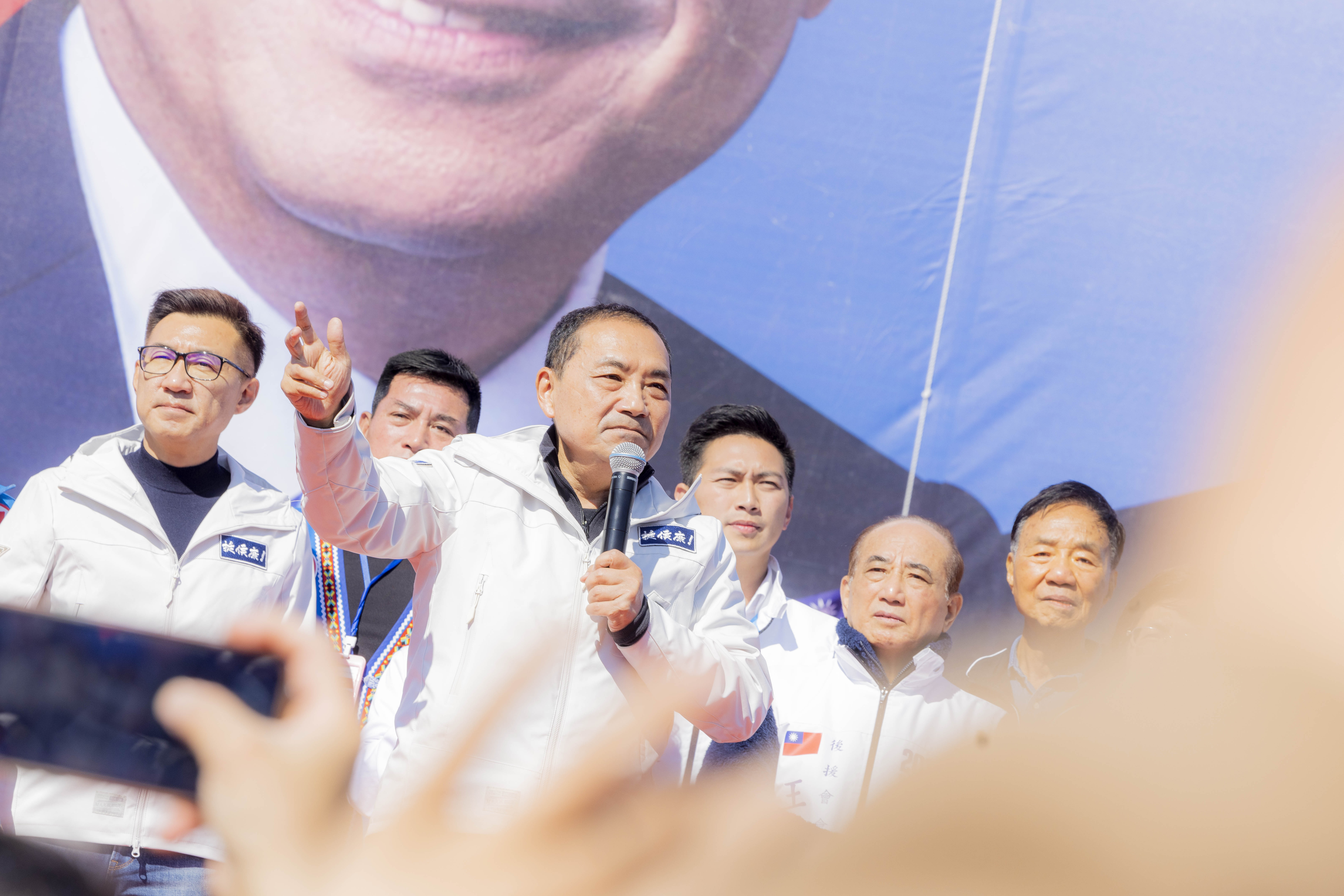 侯友宜表示，「用生命守護國家人民，就是我一生在做的事，我一定拚到底！」（侯友宜競辦提供）