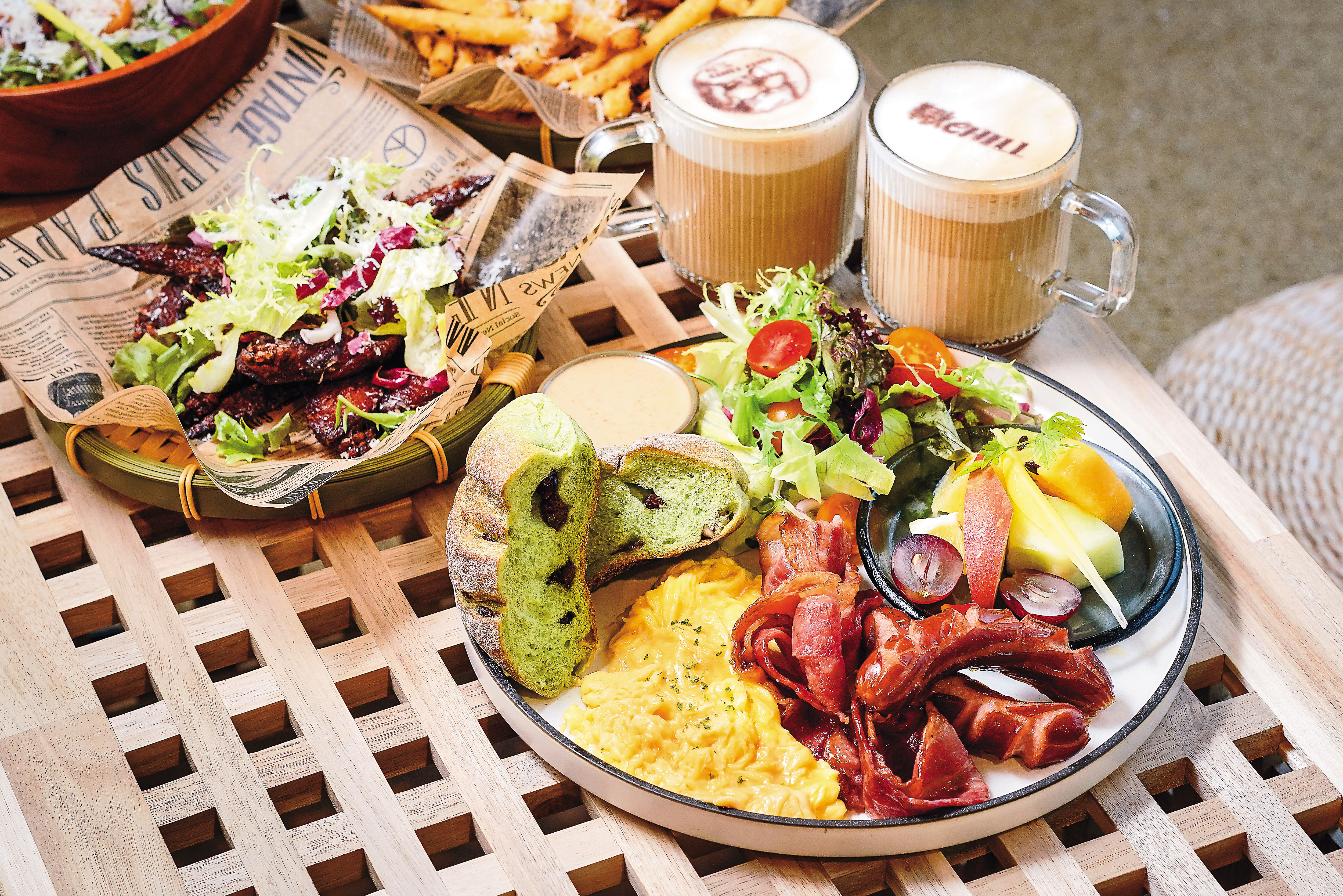 鞦CHILL Cafe & Bistro主打早午餐和義大利麵,是張雅涵開的首間街邊店。(美式早午餐,408元/份)