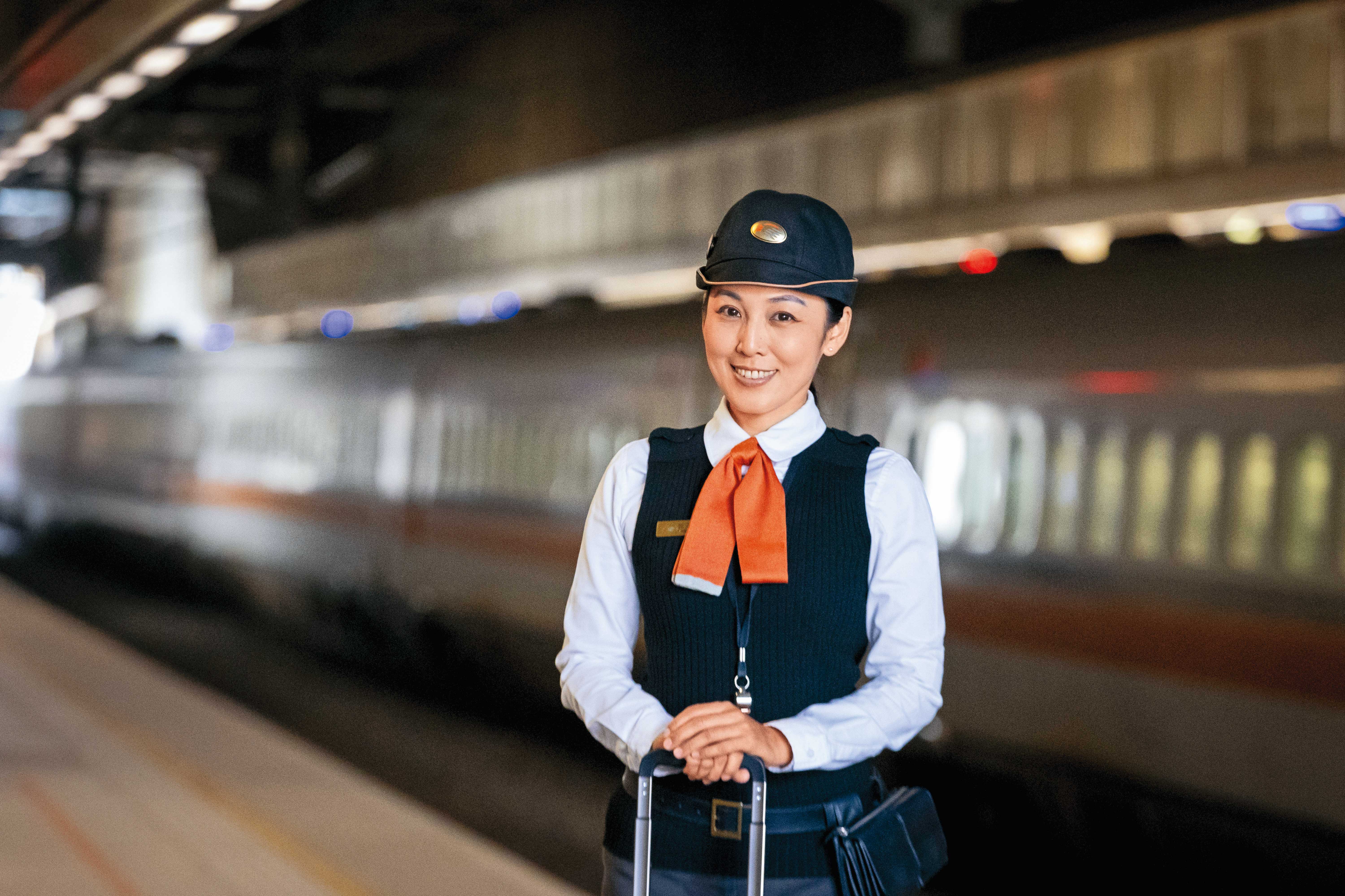 極為資深的邱芊菱，因為工作態度極好，偶爾會得到大老闆青睞，遞名片給她。