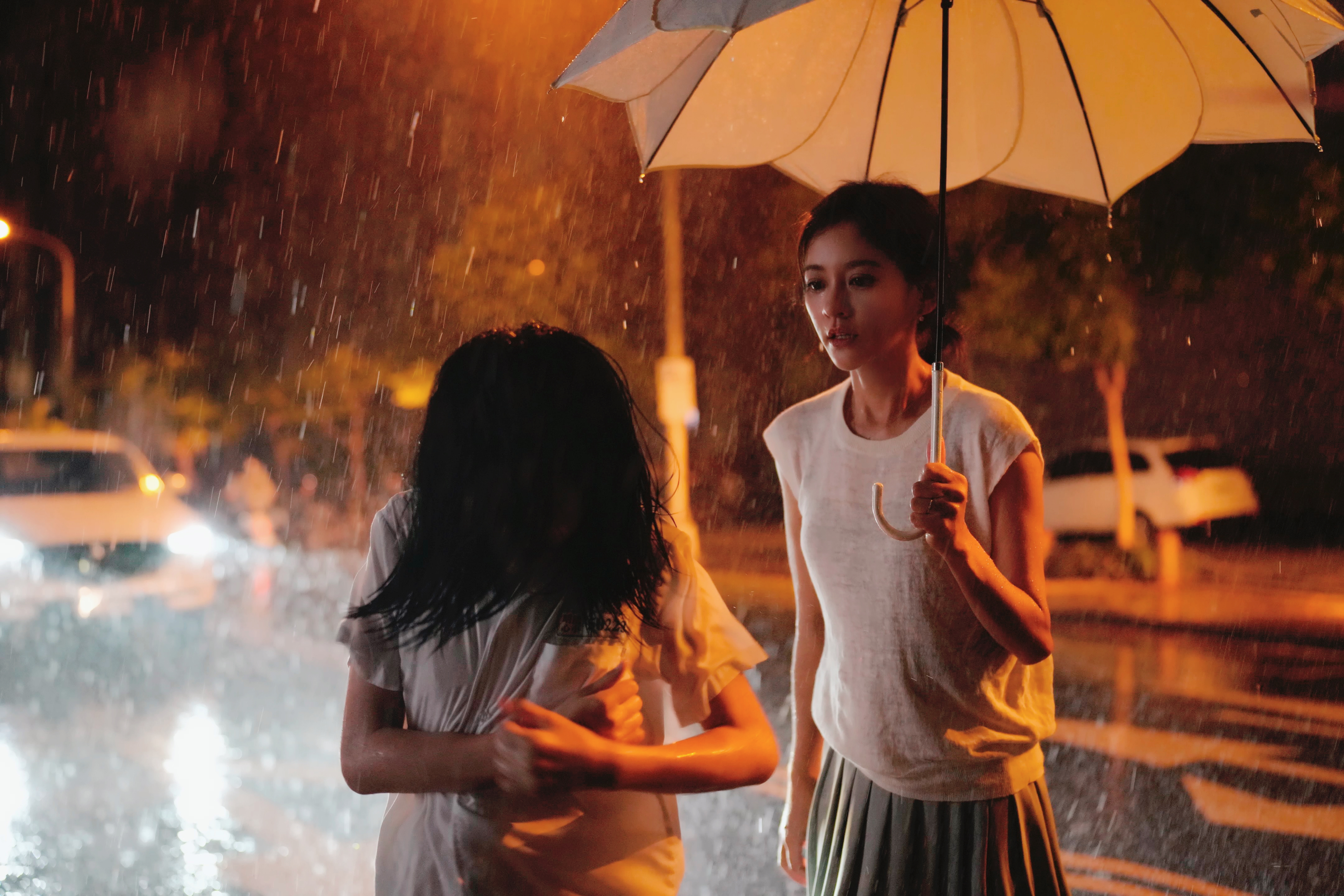 陳意涵與林品彤在雨中的一場戲,讓人看了揪心。(Catchplay提供)