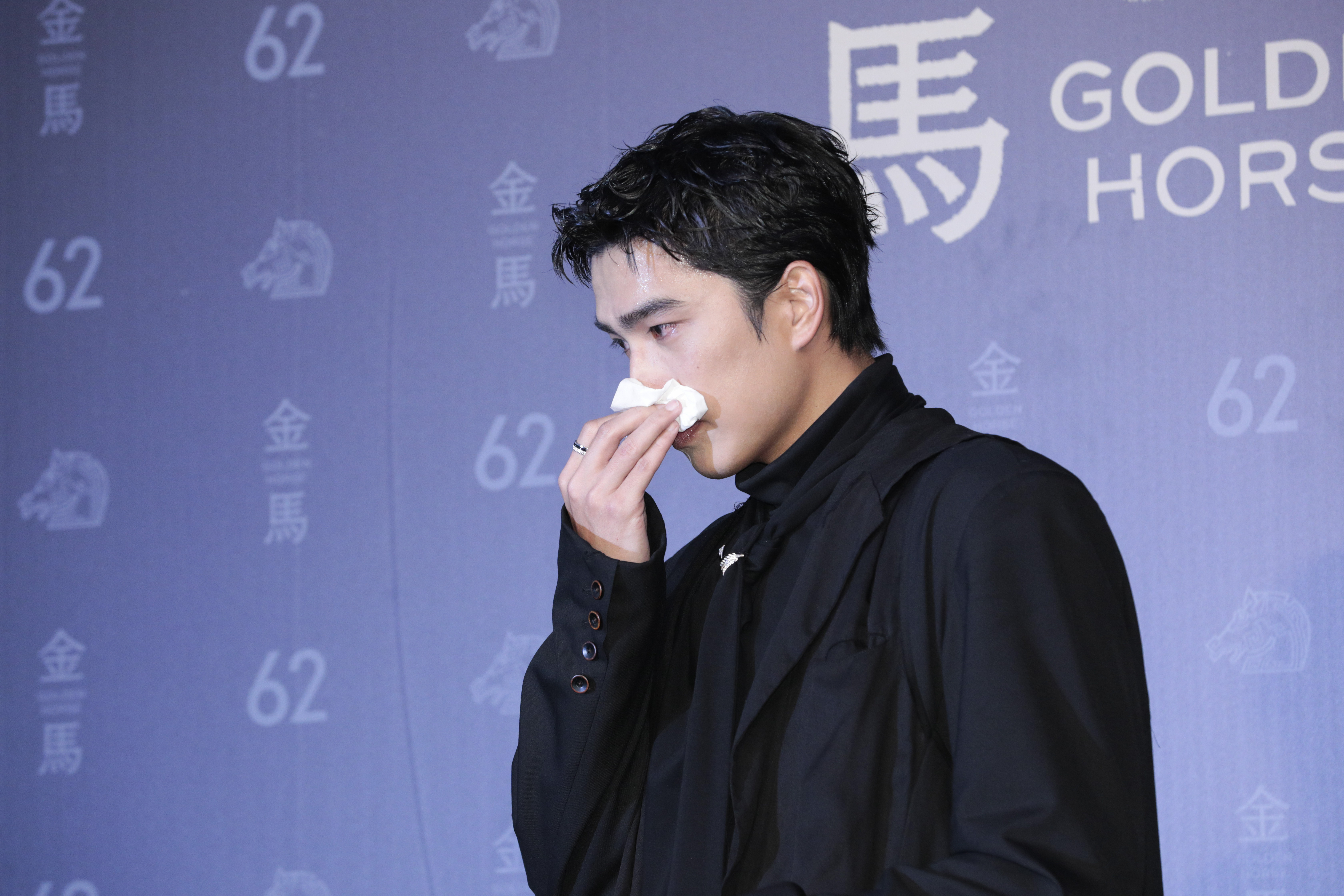 曾敬驊拿到金馬獎後就一路爆哭到後台。