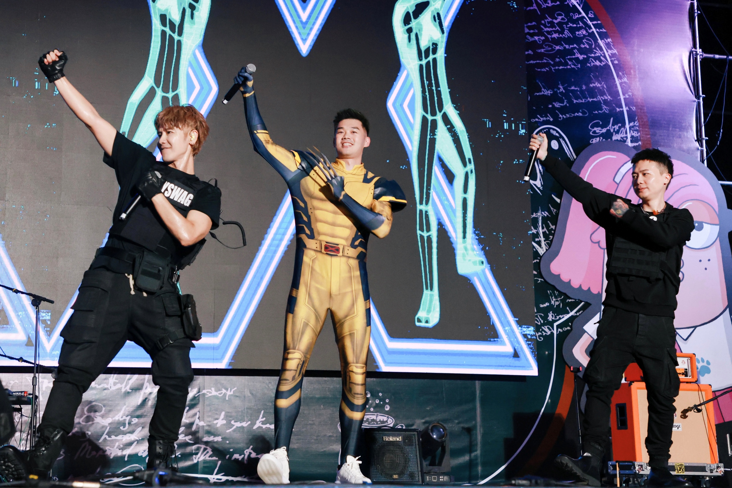 GX鼓鼓呂思緯與蕭秉治合體奧運金牌王齊麟大跳射手舞。（相信音樂提供）