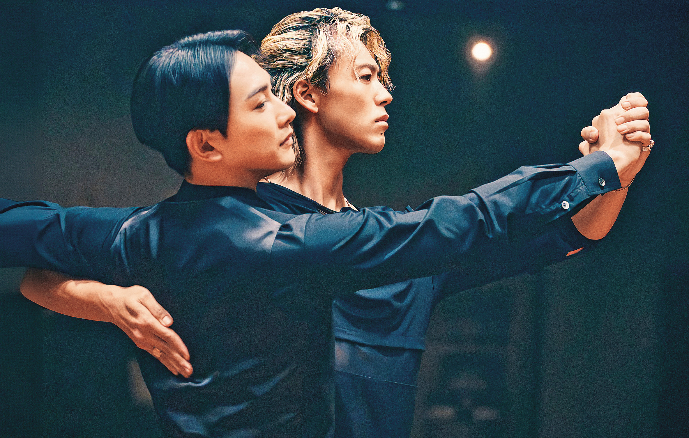 町田啟太(左)搭檔竹內涼真(右)演出《10 Dance》,在Netflix全球榜衝上第4名。