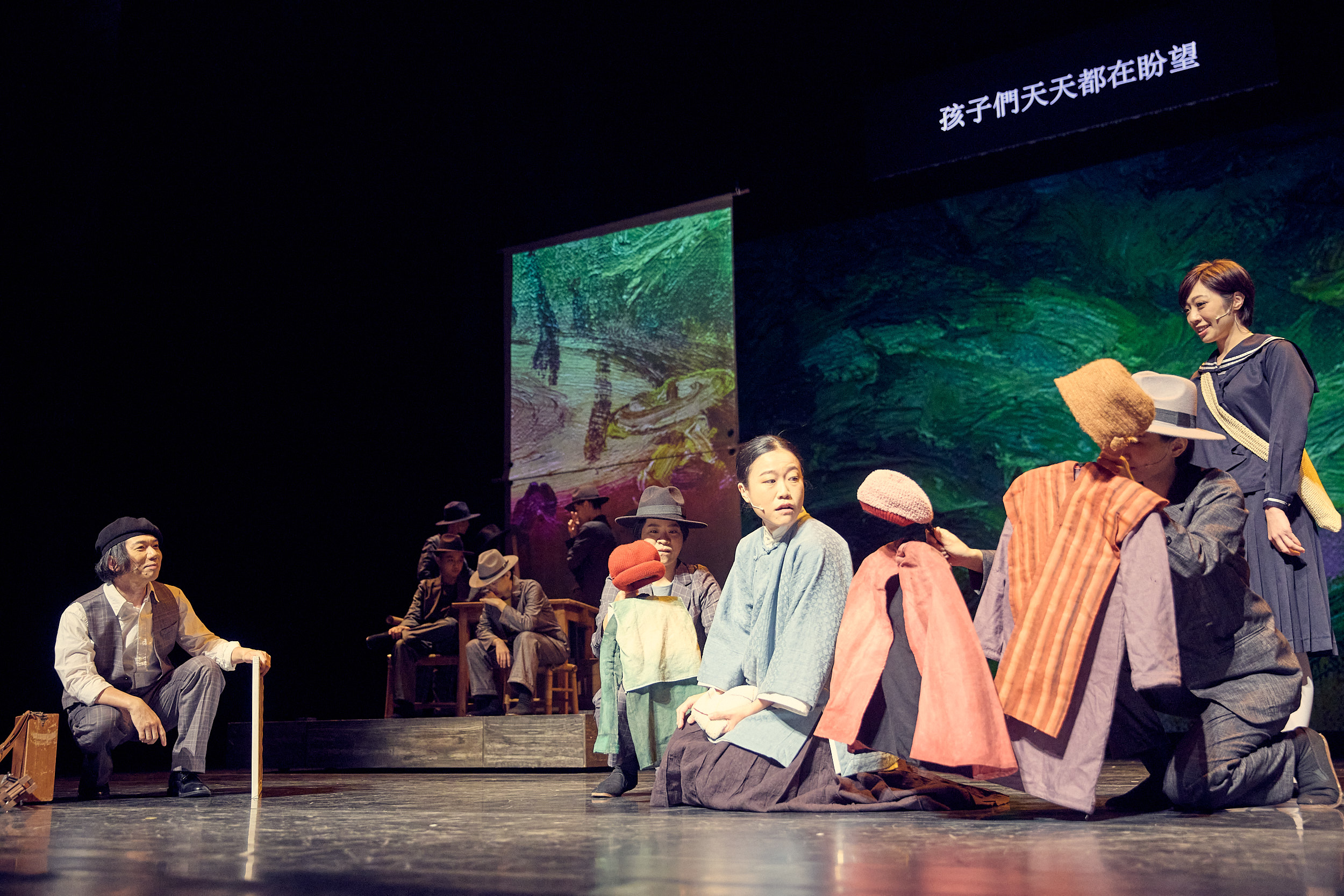 施如芳費時12年思索《藏畫》故事，寫過3種版本的劇本都不滿意。（飛人集社劇團提供；陳又維攝影）
