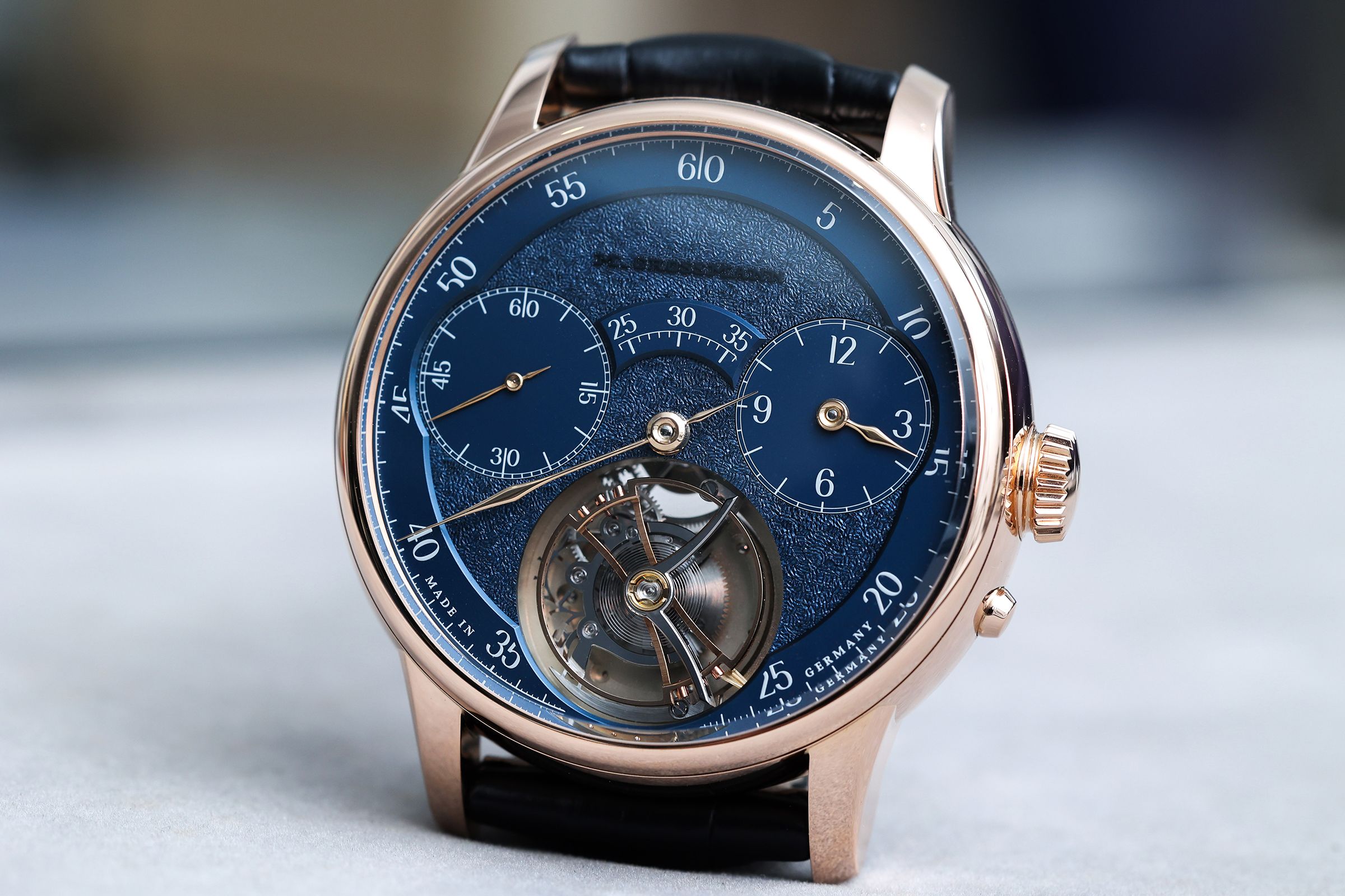 MORITZ GROSSMANN針對瑞博品十週年推出的Tourbillon Tremblage Royal Blue，限量僅此一只，定價NT$6,680,000。