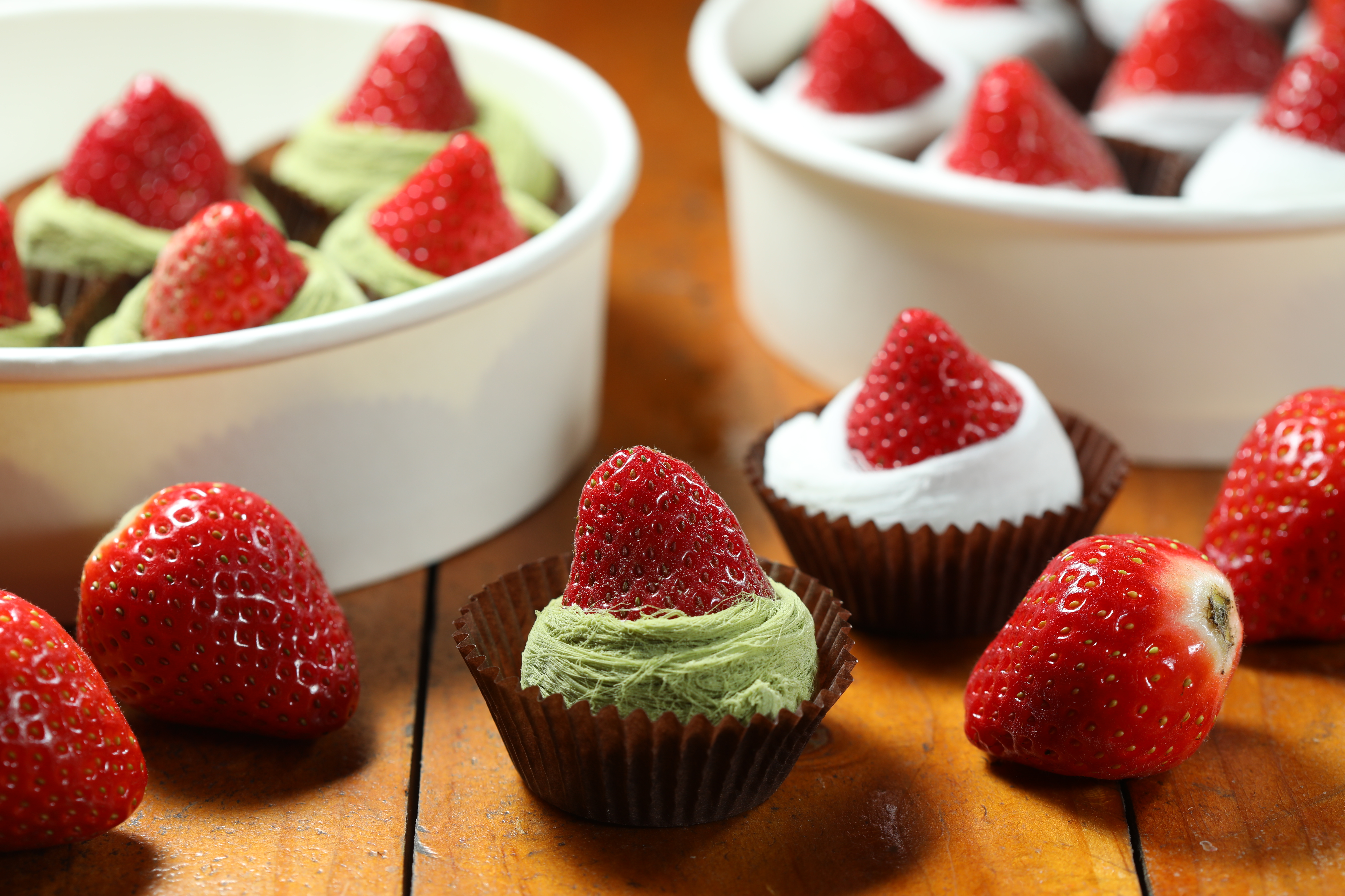 迷路麋鹿糖藝鋪的招牌水果龍鬚糖，夏季以香甜芒果入餡，冬季則換上酸甜草莓。