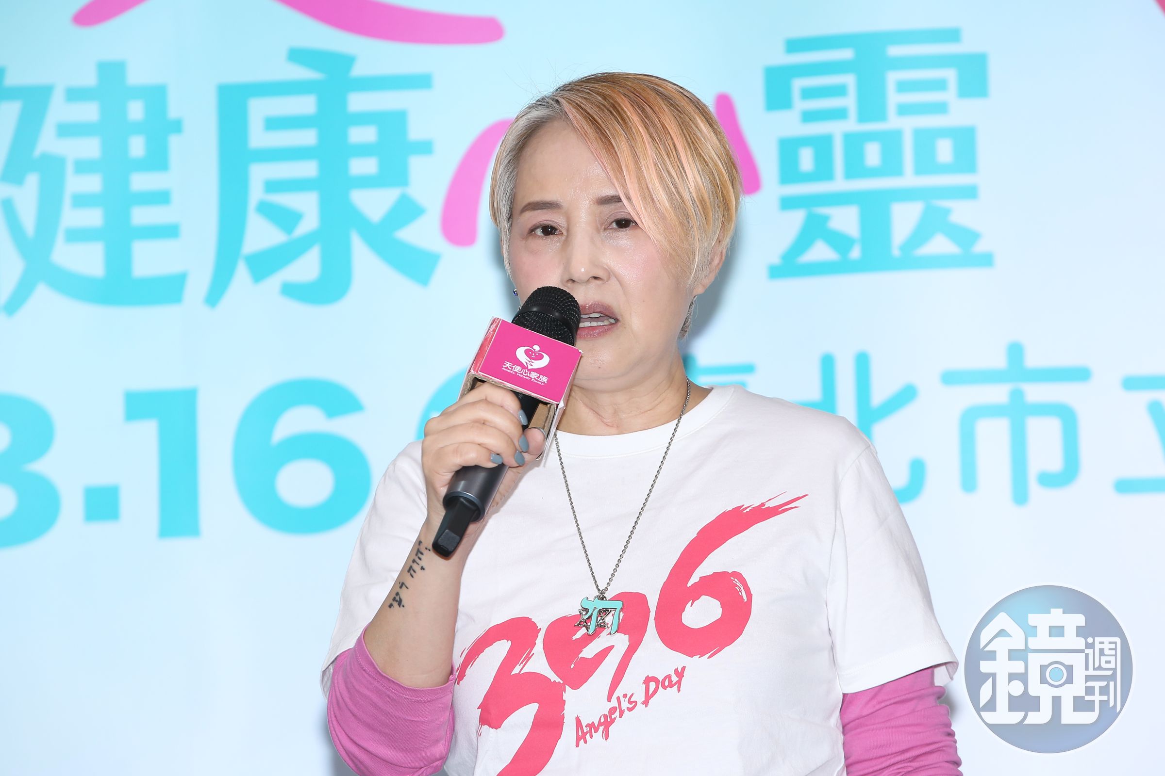 李明依的母親施打新冠疫苗後身體每況愈下,懷疑是疫苗誘發癌症。