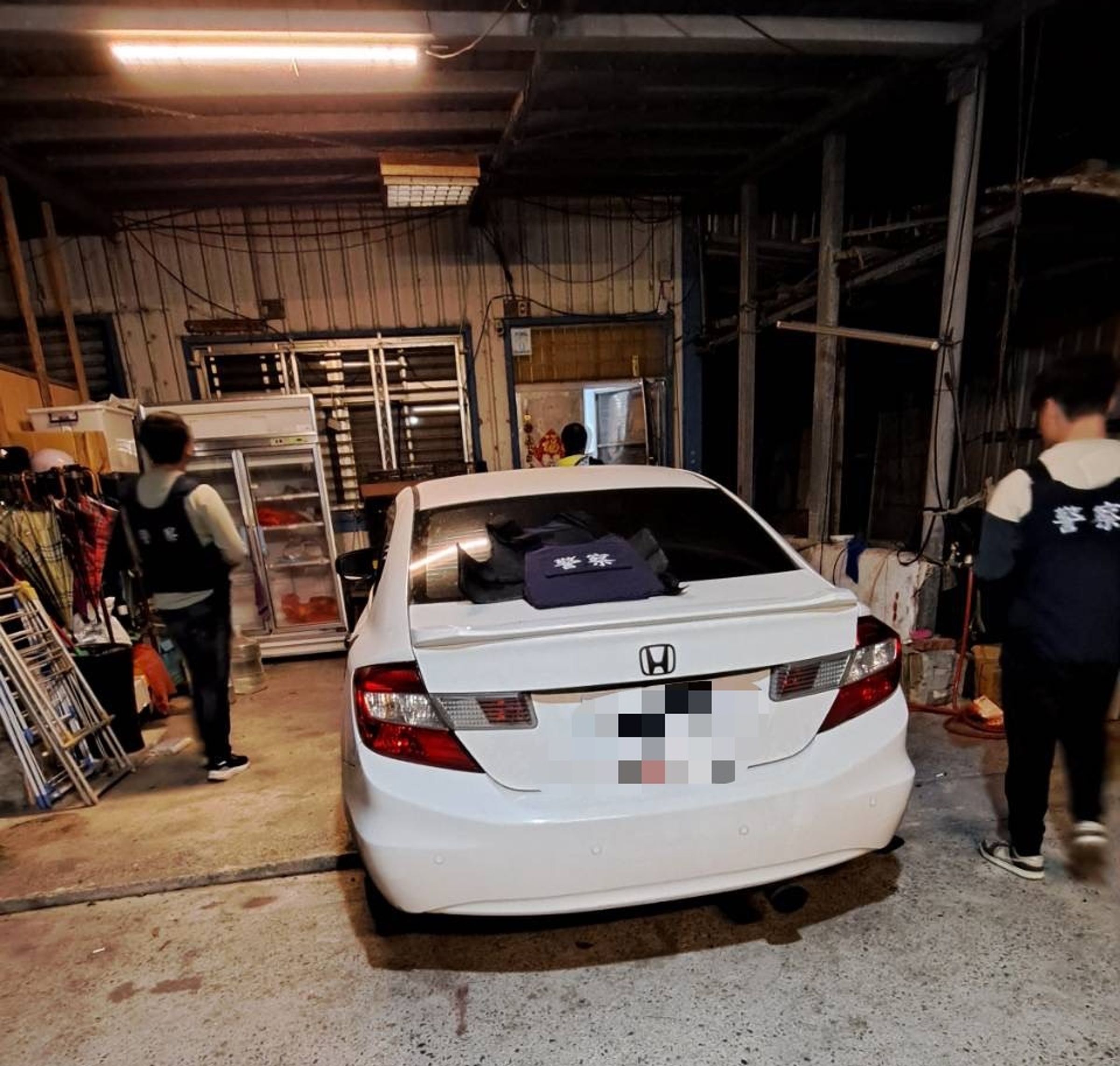 檢警逮獲蕭姓等人時,連同查扣作案的車輛 (中檢提供)