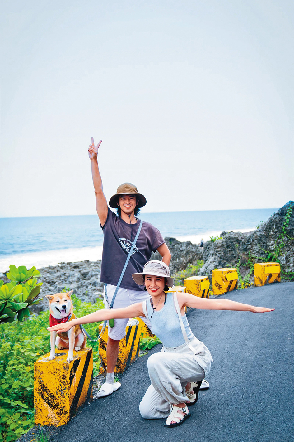 在《極島森林2》中,陳柏霖(中)與知名網紅千千(右)合作。左為主持陣容之一的柴犬Afuri。(灰魚影像提供)