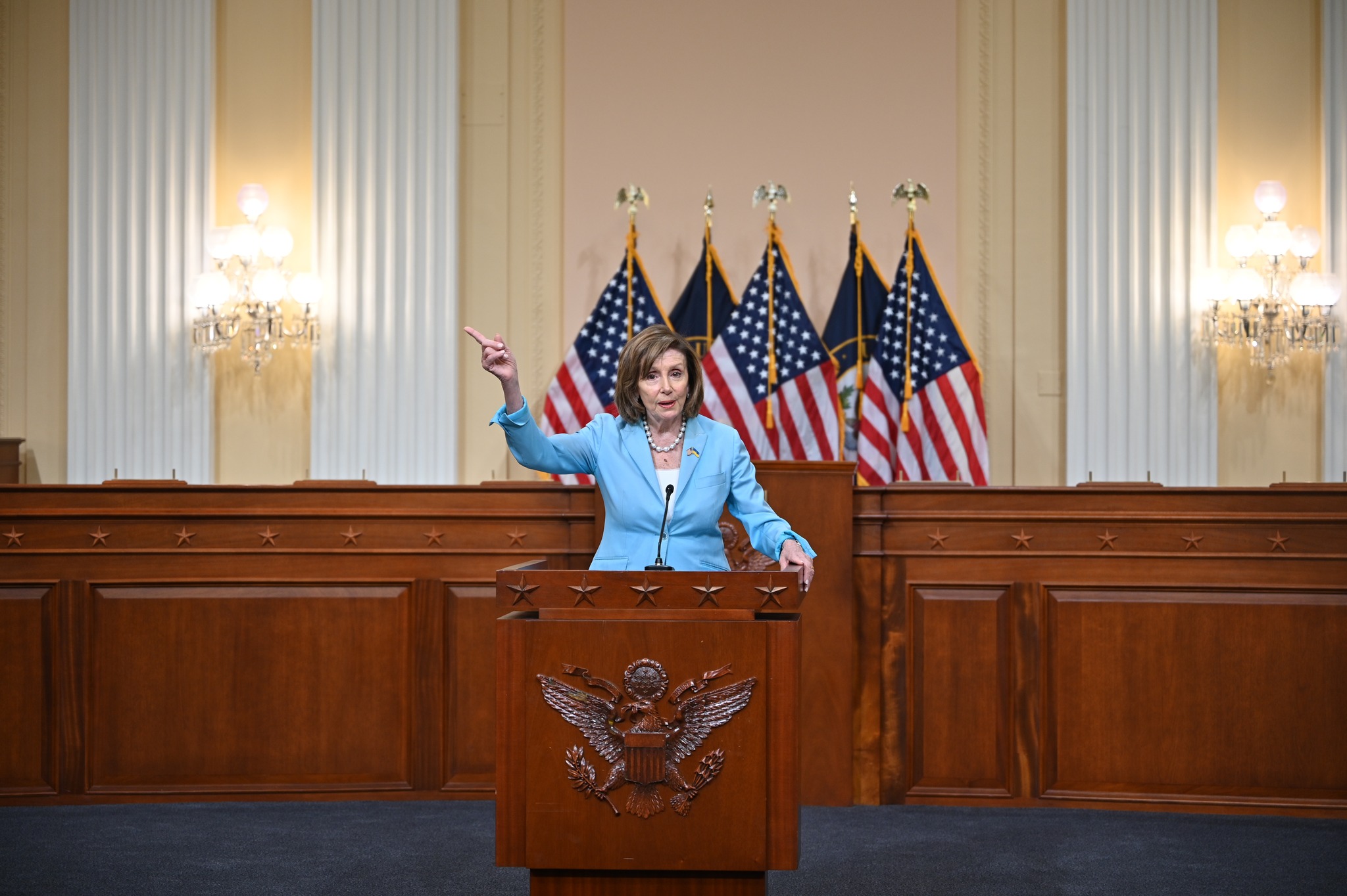 傳川普拒絕賴清德過境紐約，對此，裴洛西發文批，「這是危險的信號」。（翻攝自裴洛西臉書）