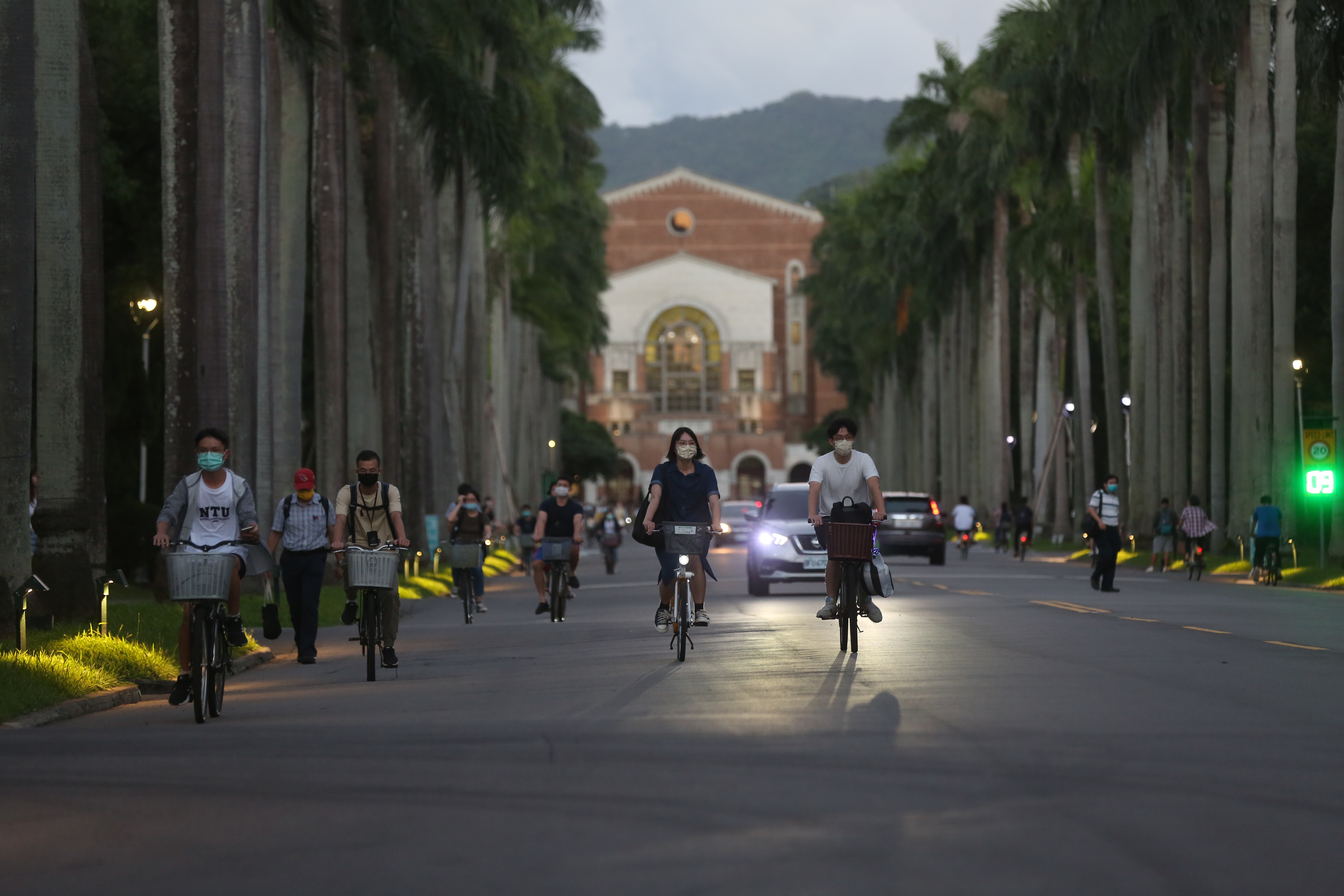 包括台大在內，加上台師大、台科大共3所大學今年將於12月25日就開始放寒假。（本刊資料照）