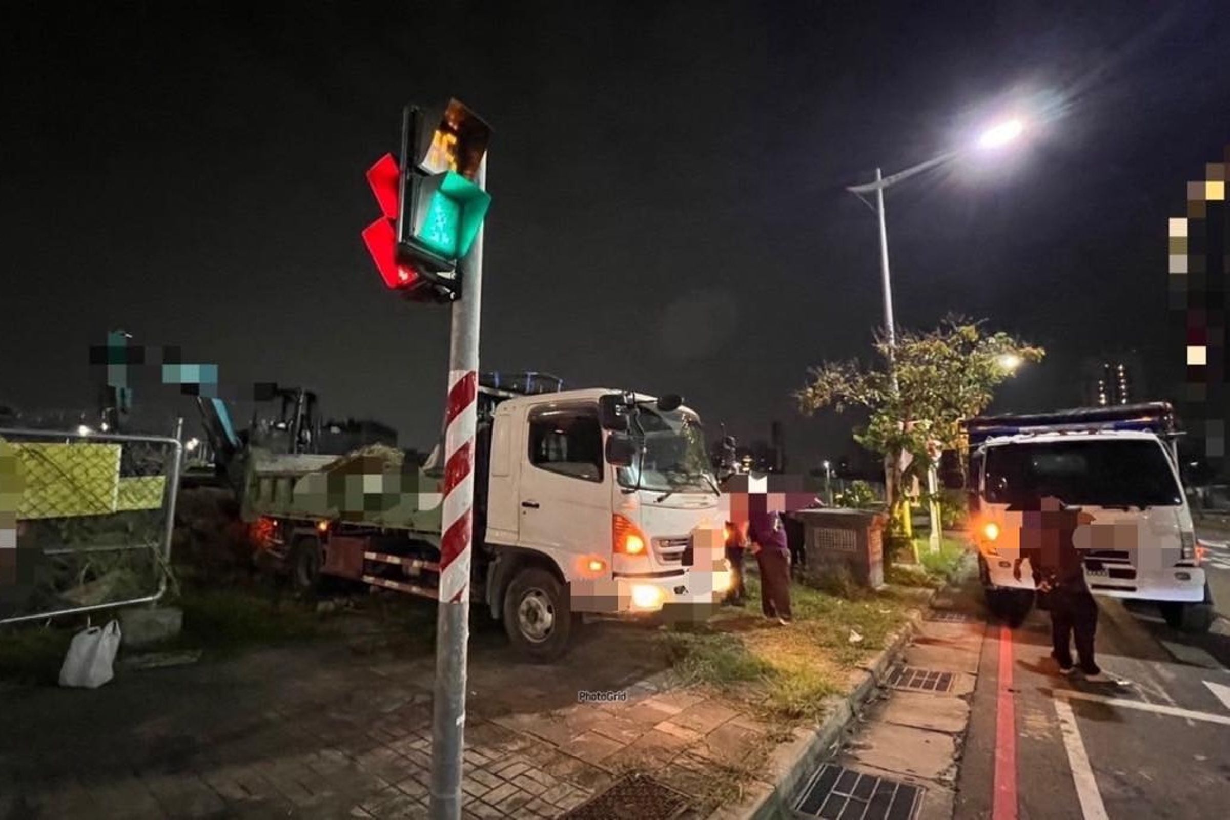 文山掩埋場覆土作業出包,昨晚包商因運載的土不合規定被請回。(翻攝自江肇國臉書)