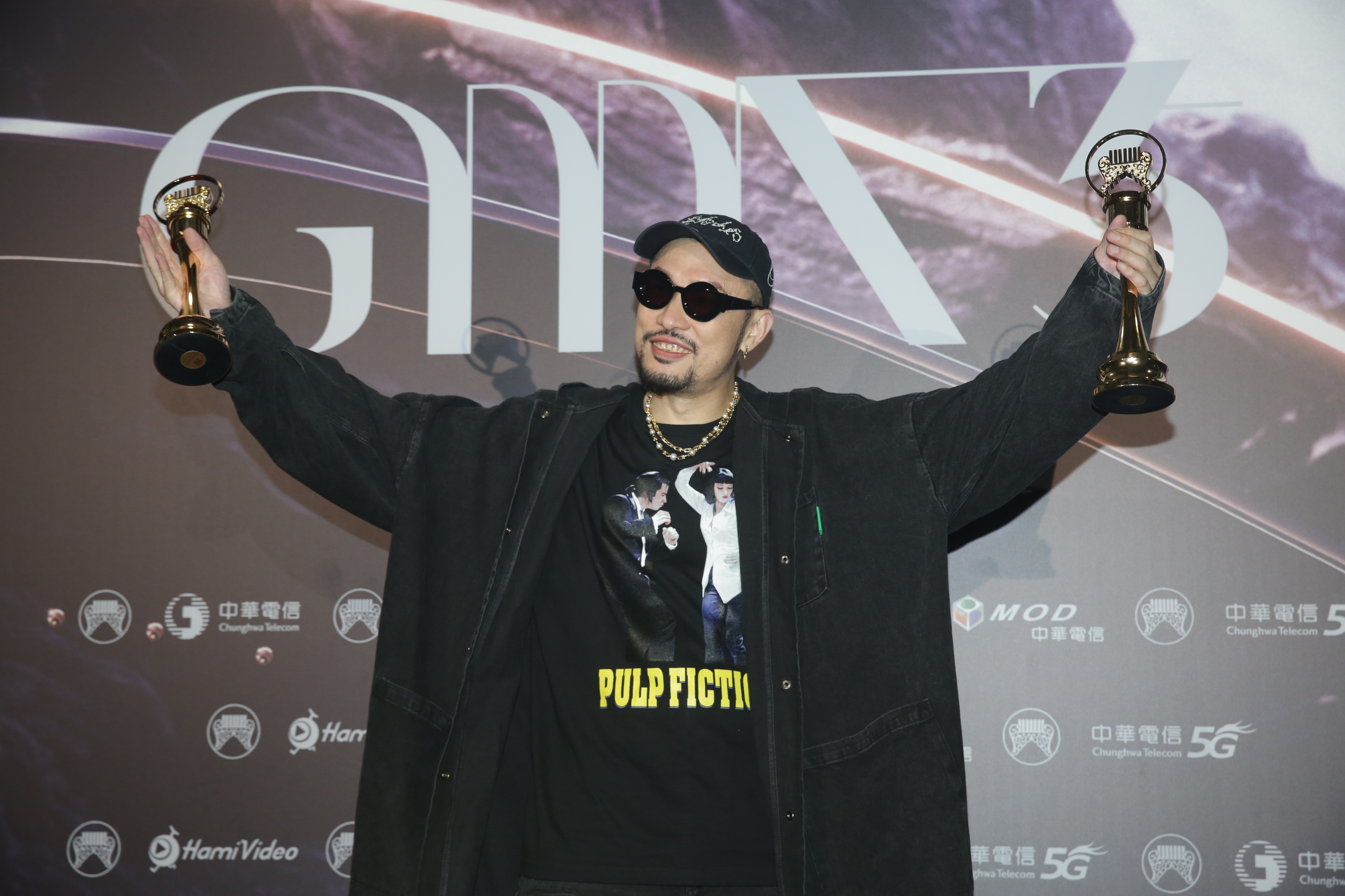 MC HotDog熱狗奪下兩大獎，最佳作詞人及最佳華語男歌手獎。