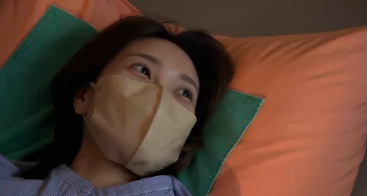 李亦捷分享產檢開心看超音波的模樣。臉書