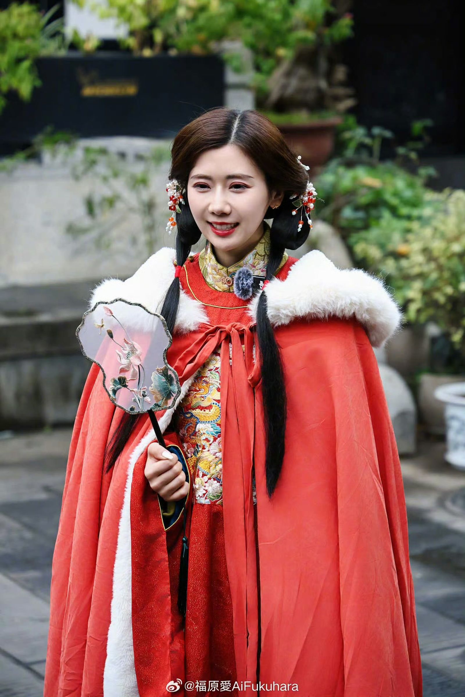 福原愛的漢服美照吸引了許多粉絲回應。(圖/翻攝自微博)