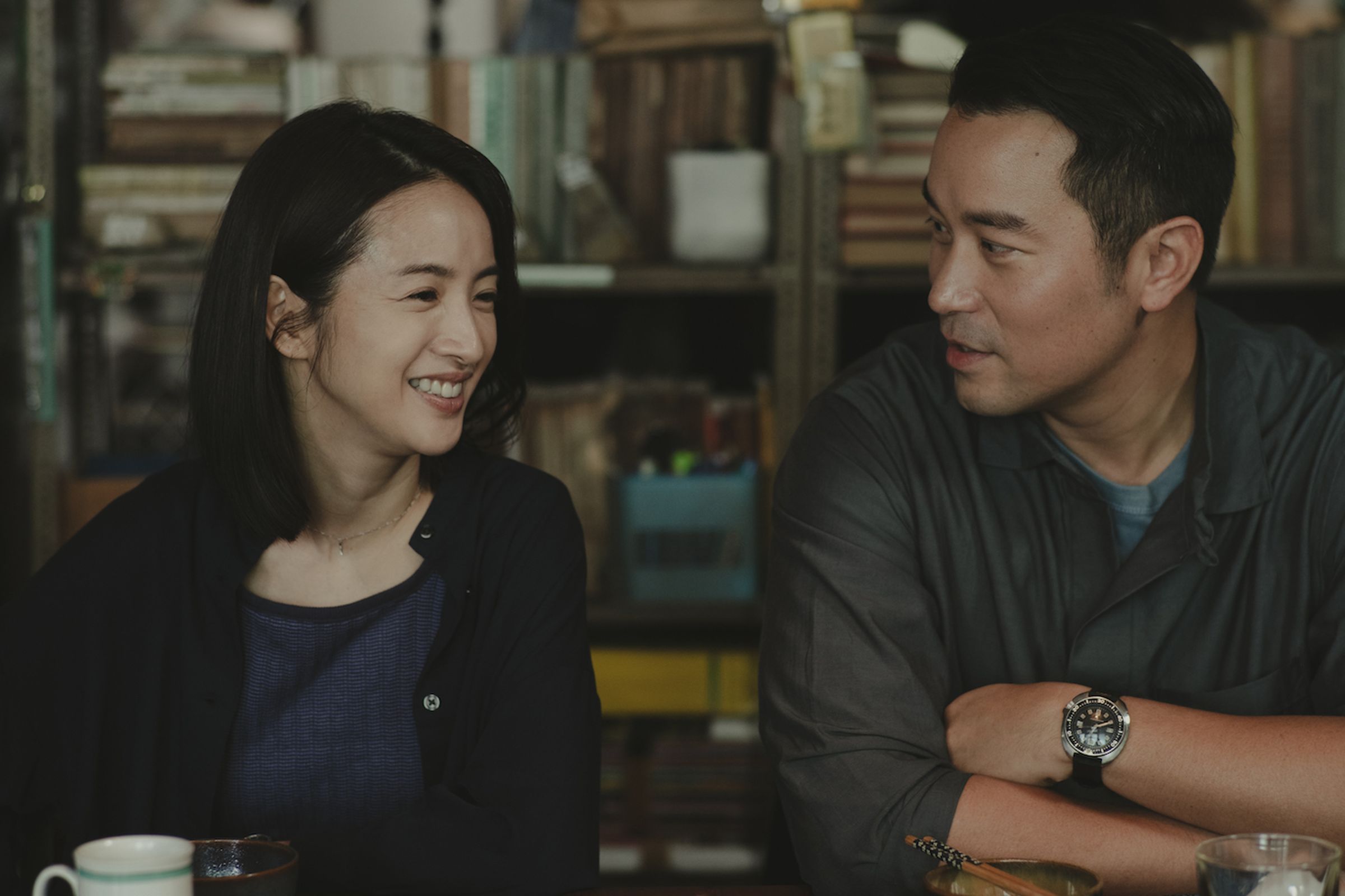 《深度安靜》林依晨（左）與張孝全第4度合作，首次飾演夫妻，展現絕佳默契。（風起娛樂提供）