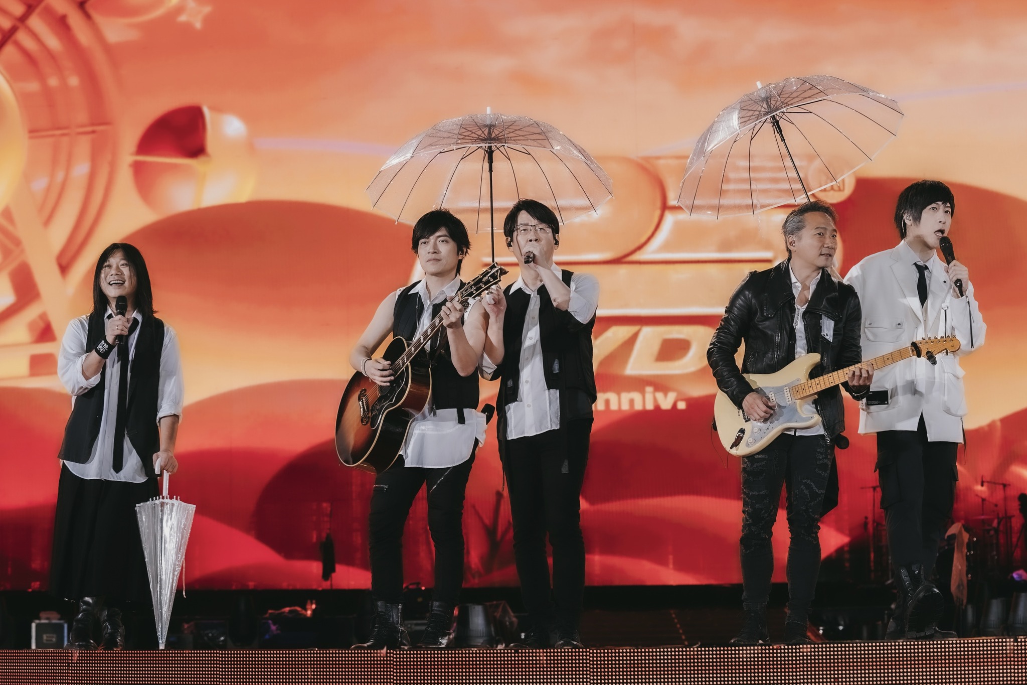 觀光署長周永暉表示，相關法案已提交行政院審核，五月天演唱會的前後3天將提供最高3,500元的旅宿補助。（翻攝相信音樂臉書）