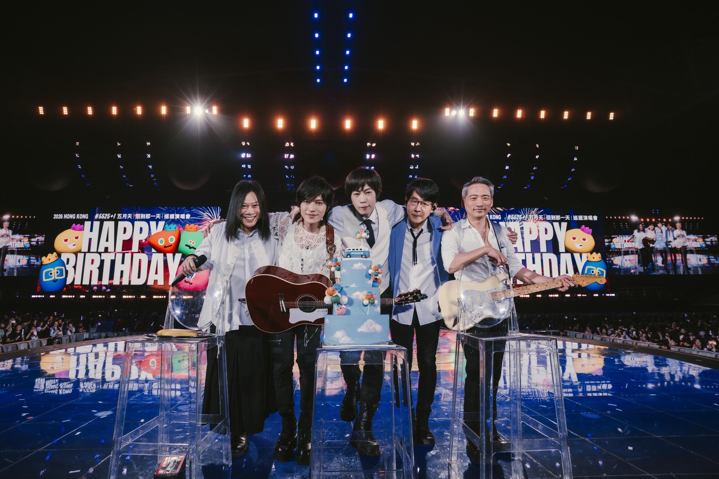 五月天《回到那一天》25週年巡迴演唱會,在香港場歡慶成團日。(相信音樂提供)