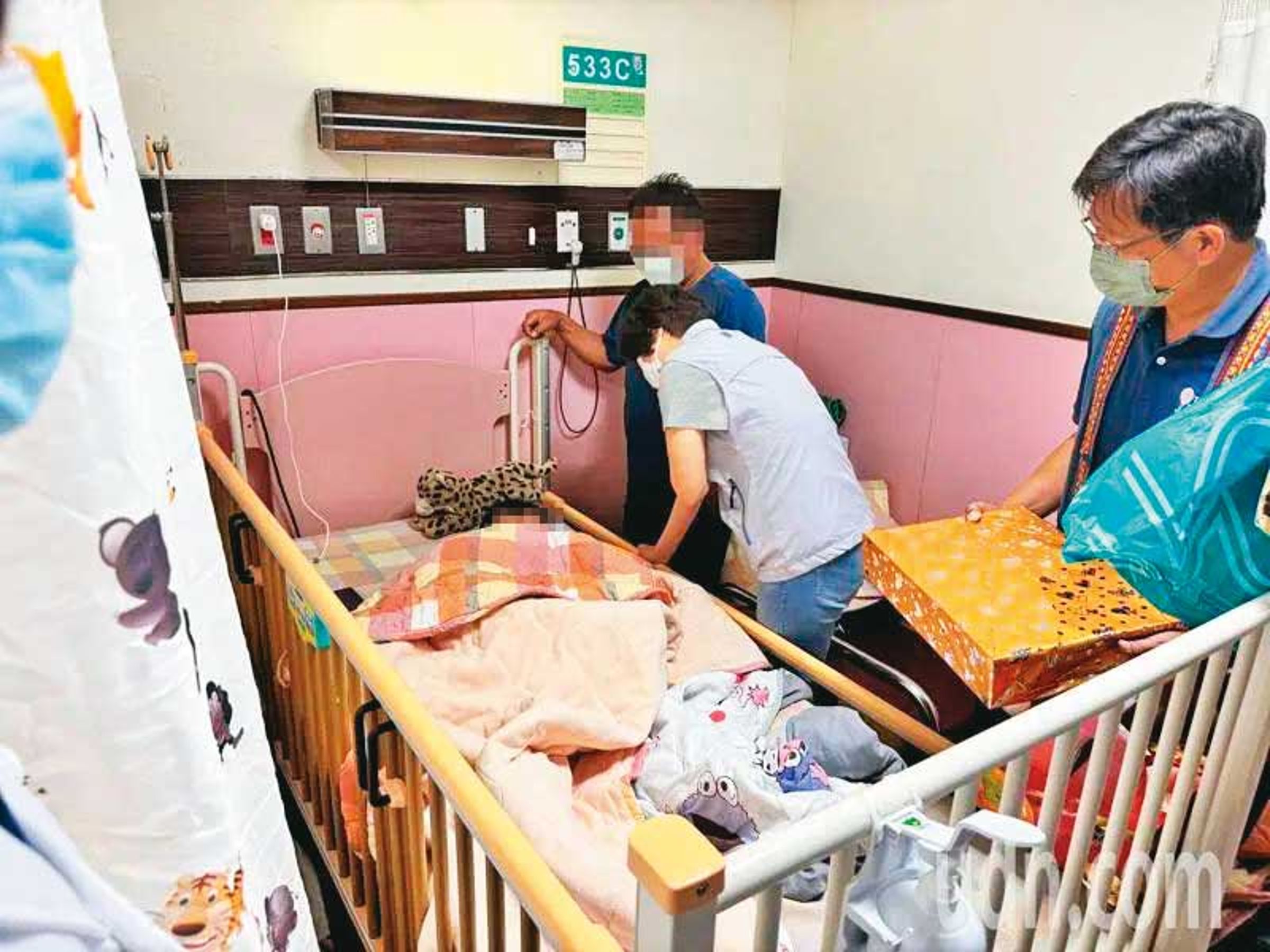 台東縣金峰鄉發生小米粽中毒事件,患者緊急送醫後,仍造成3死9傷慘劇,震驚各界。(翻攝饒慶鈴臉書)