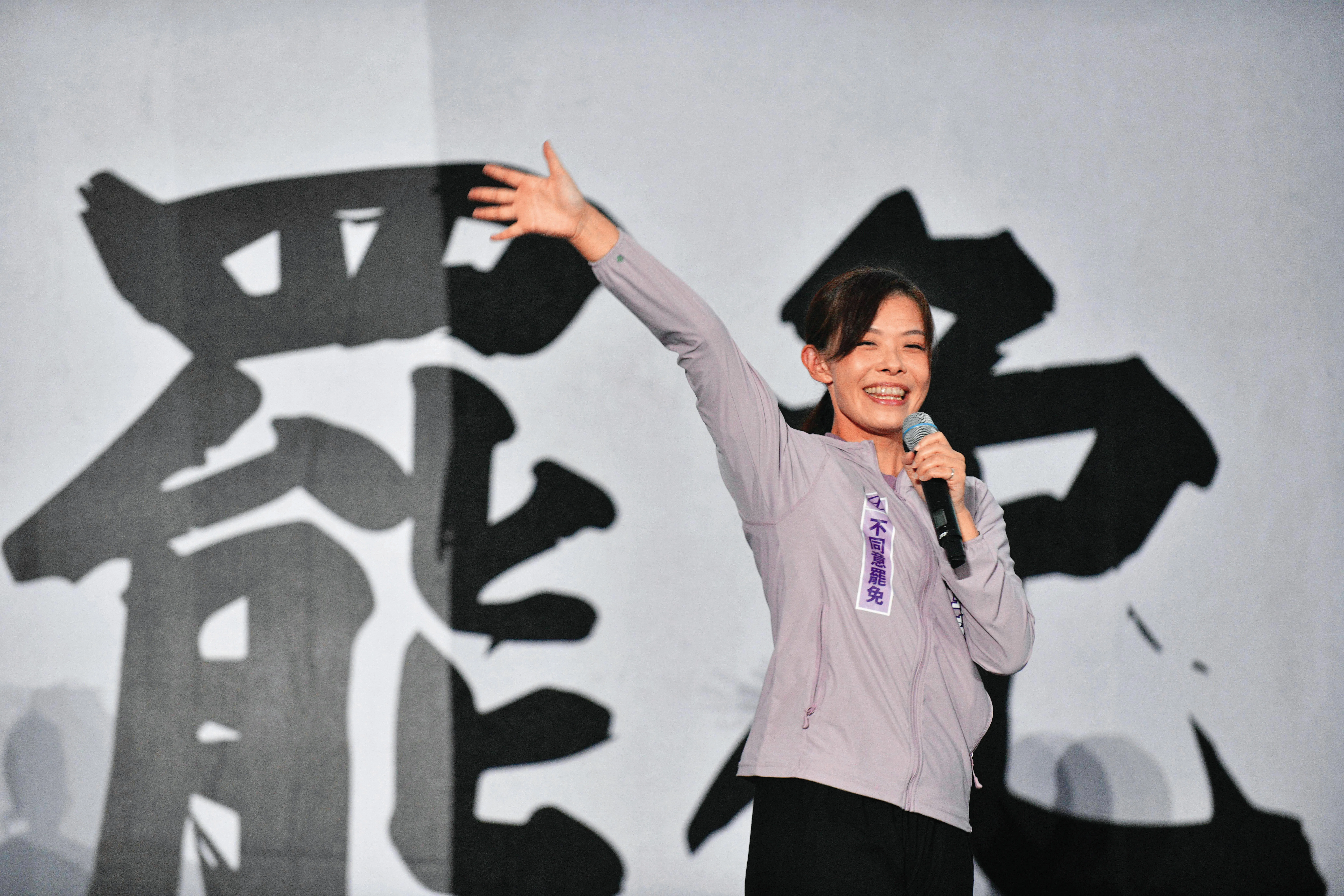 藍白結盟升級2／鐵白區小草助攻有成　藍白合最強代言人她再戰連任