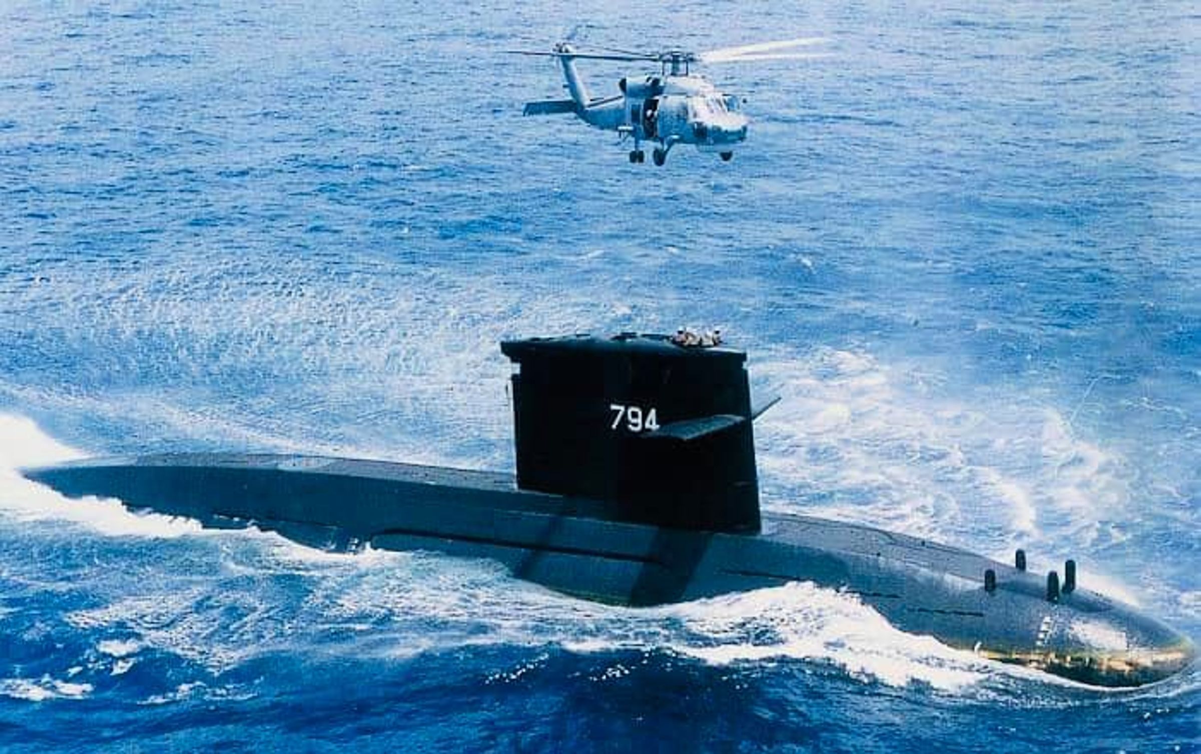 海虎潛艦21日午間於小琉球海域出任務發生意外,造成6名官兵落海,目前還有3人失聯中。(示意圖,翻攝自國防部發言人臉書)