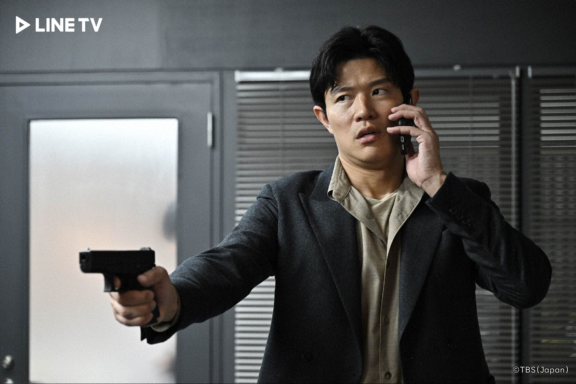 鈴木亮平形容《REBOOT》是一部「全員都在說謊」的作品。（LINE TV提供）