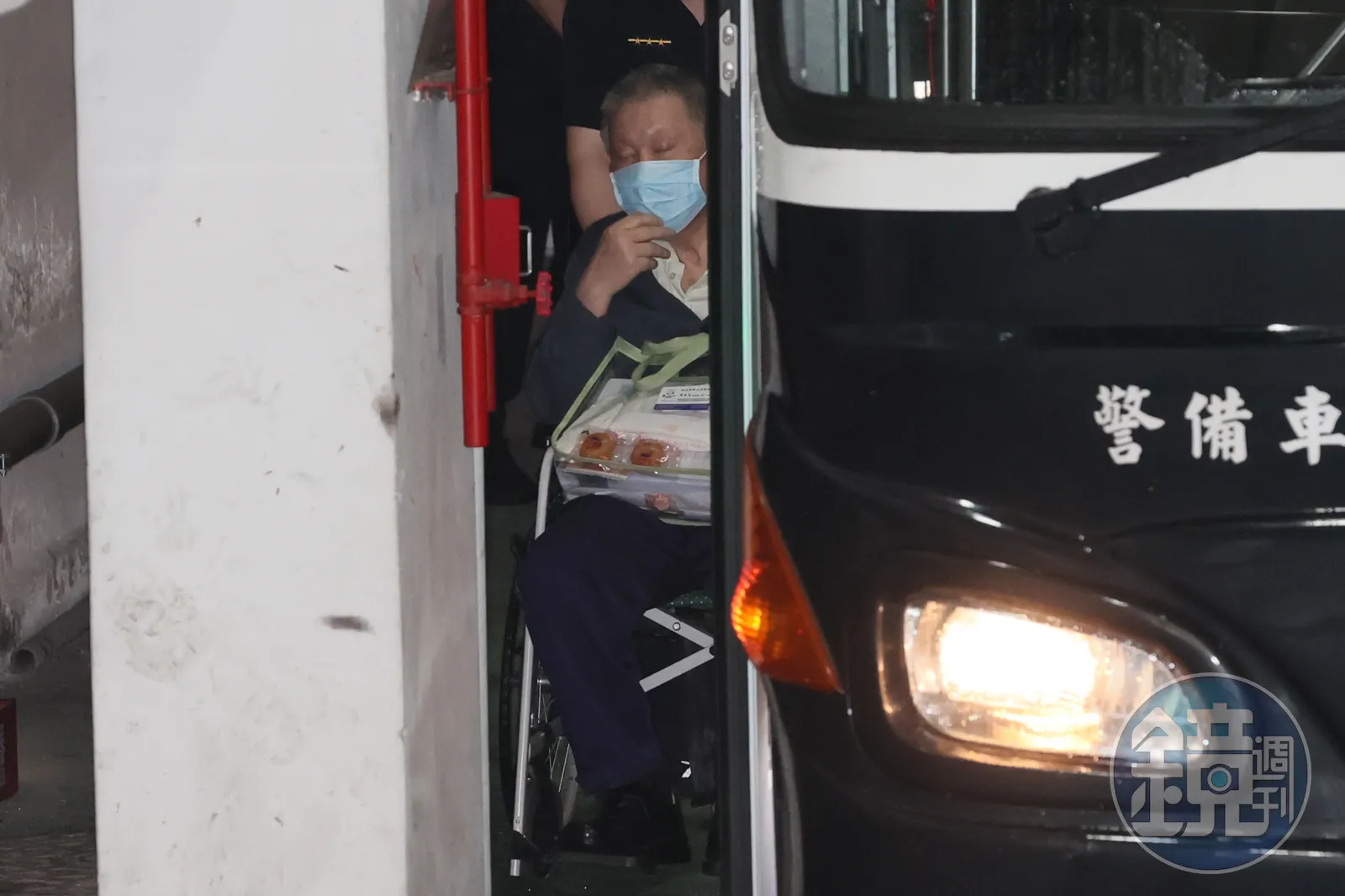 威京集團主席沈慶京獲准1.8億元交保，其中至少1億元要以自己名義提出。