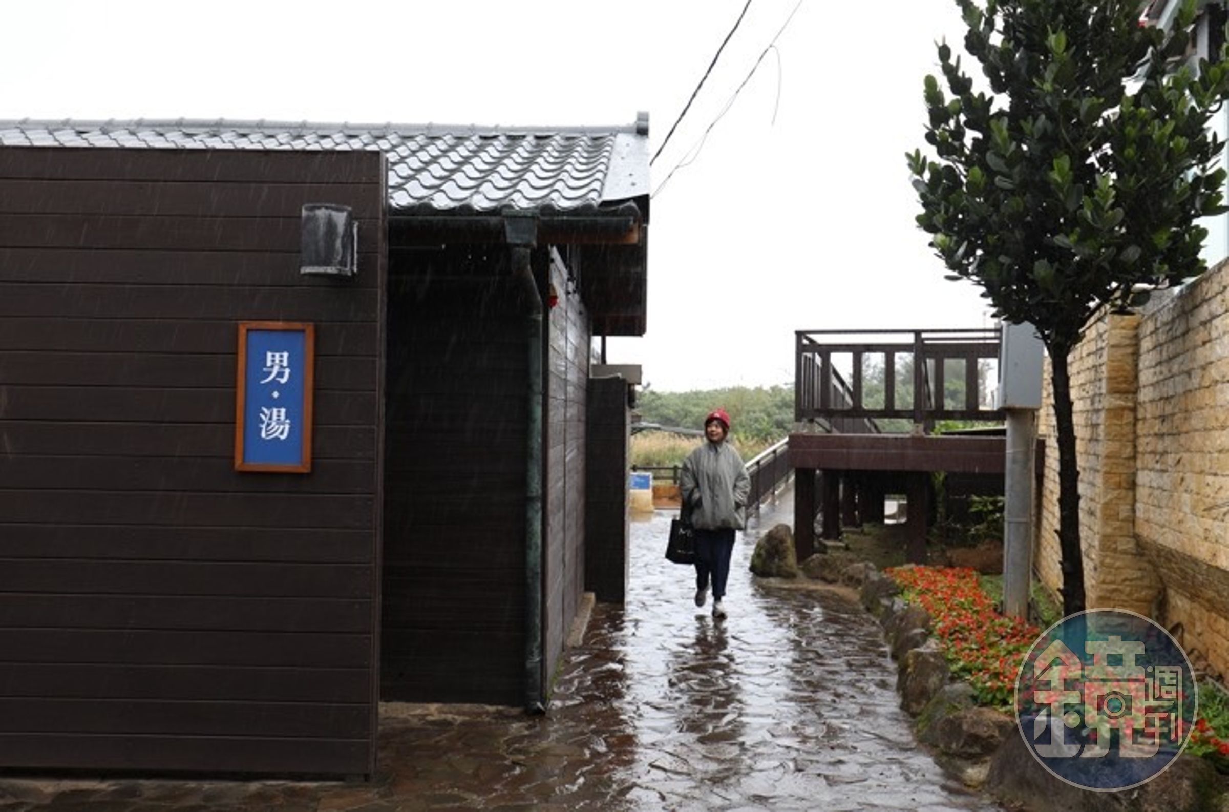 「磺港公共浴室」的泡腳池、日式湯屋皆不需門票、費用就可使用。 