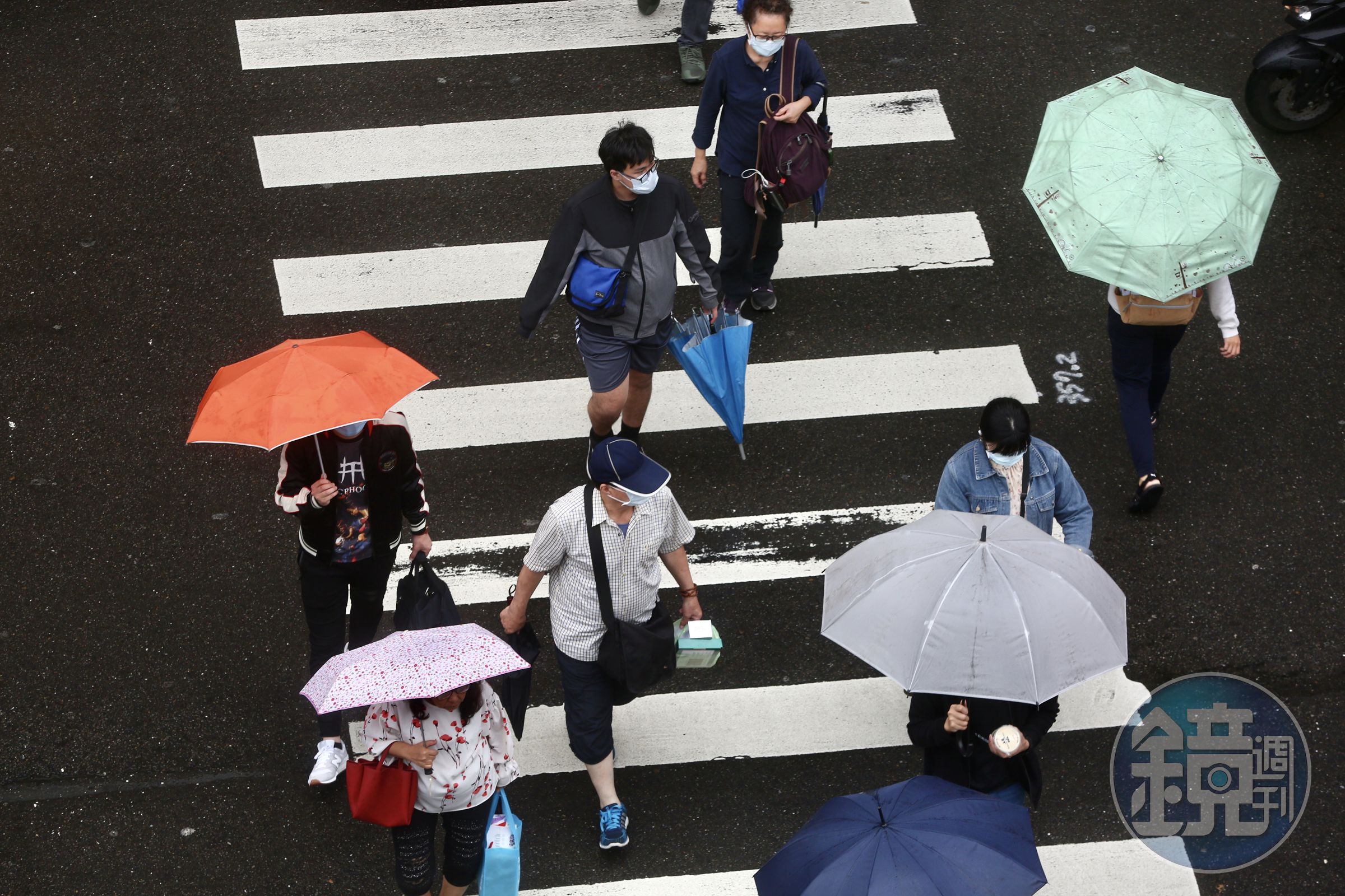 今日鋒面快速通過,水氣增多天氣不穩,北部、東半部地區、恆春半島及馬祖有局部短暫陣雨。(本刊資料照)