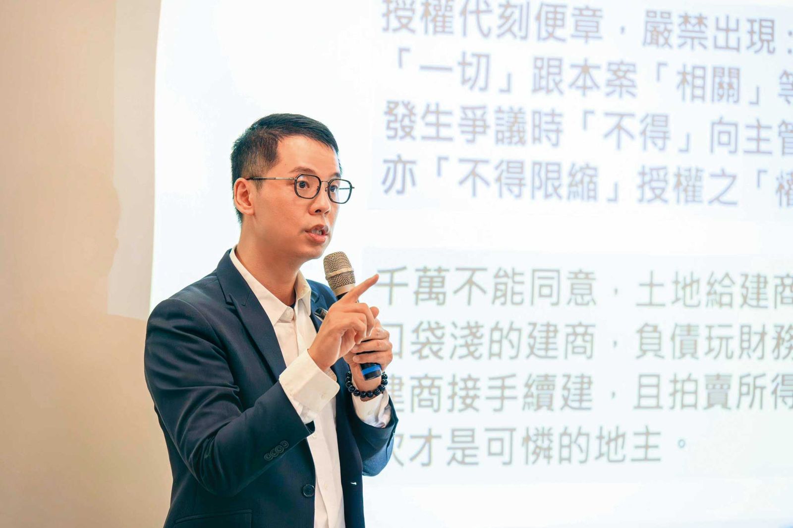 房仲作家陳泰源(圖)家族與建商爆發糾紛互告,連累鄰居無法過戶。(時代力量提供)