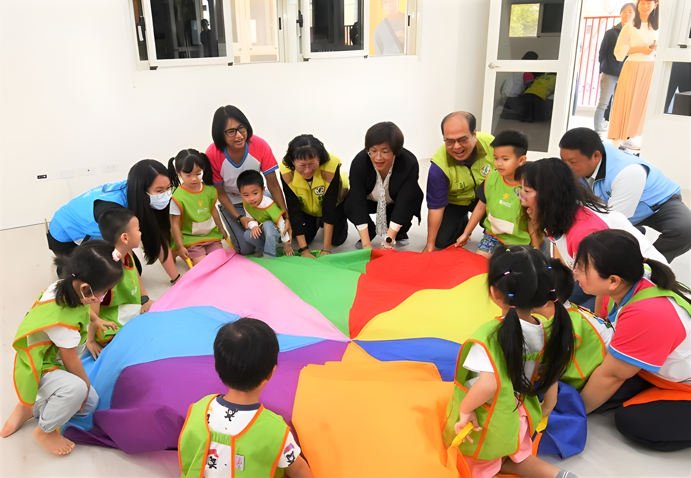 今年3月縣內增設「社頭舊社」及「二林廣興」兩所非營利幼兒園,縣長王惠美親赴聯合揭牌典禮祝賀。