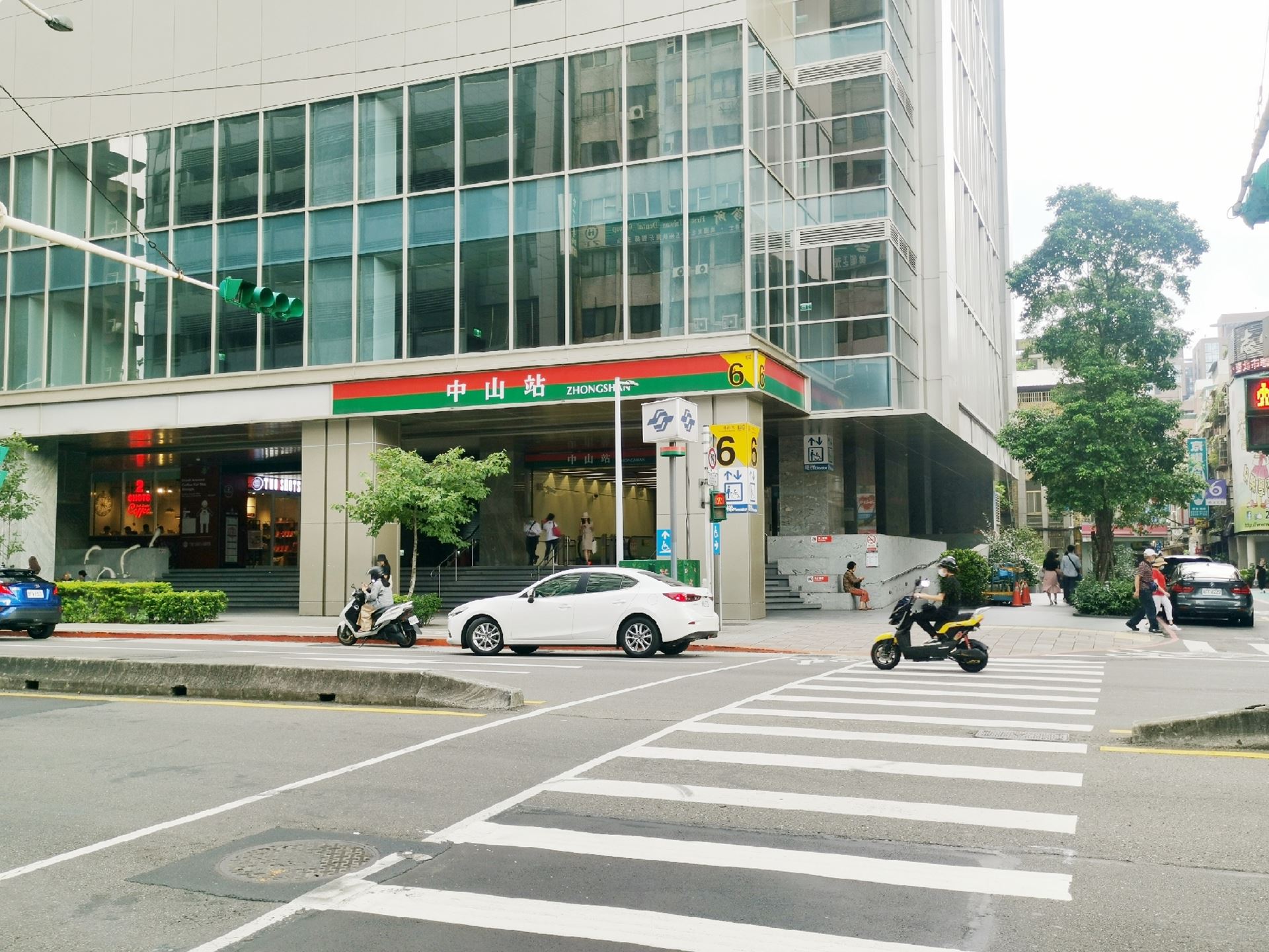 永慶盤點近一年捷運交會站周邊的租金行情，其中中山站單坪租金達2千元最高。（房市示意圖）