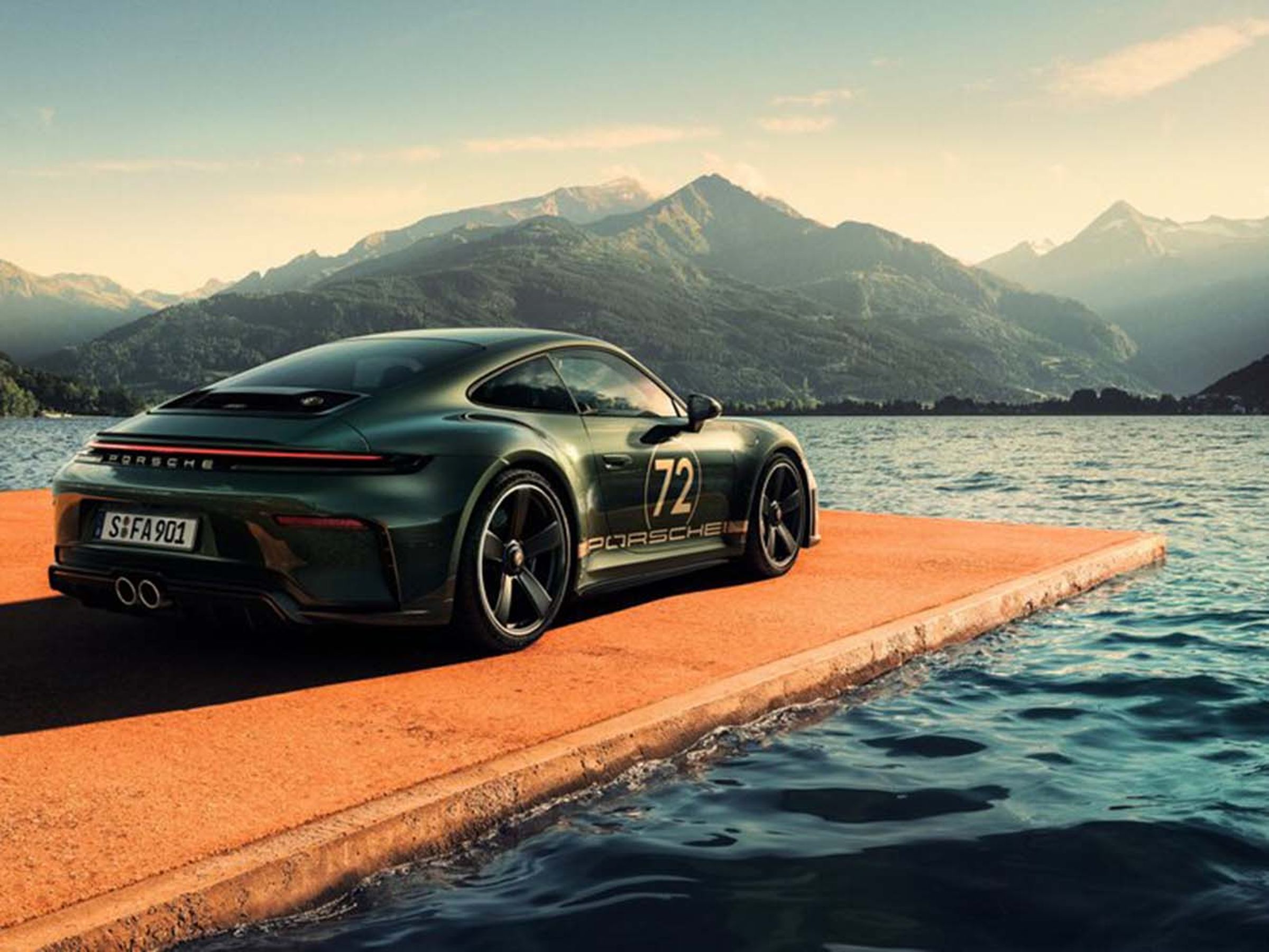 車型以配備 Touring 套件的 911 GT3 為基礎。