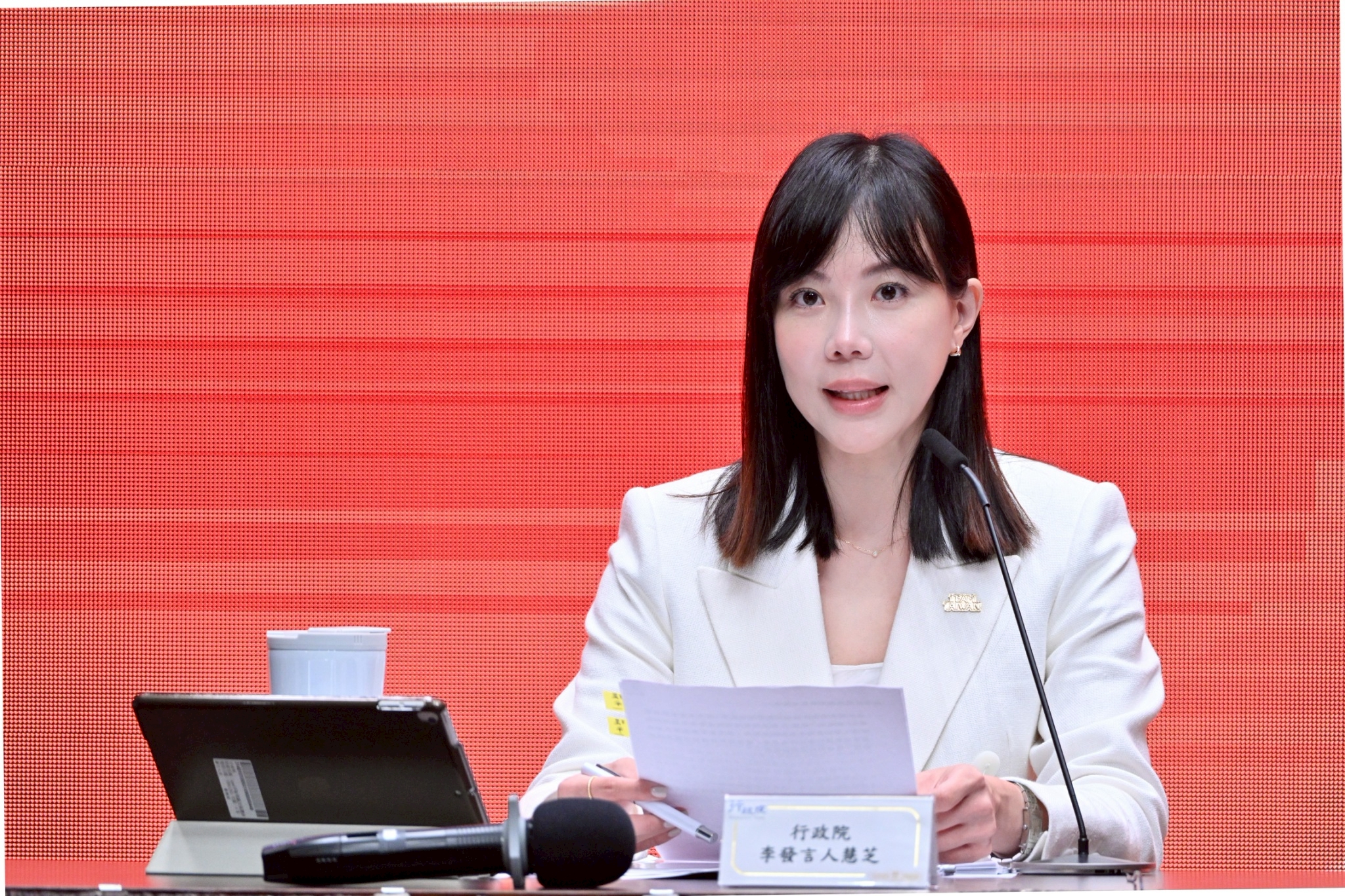 行政院發言人李慧芝說明台美關稅談判進度。（行政院提供）