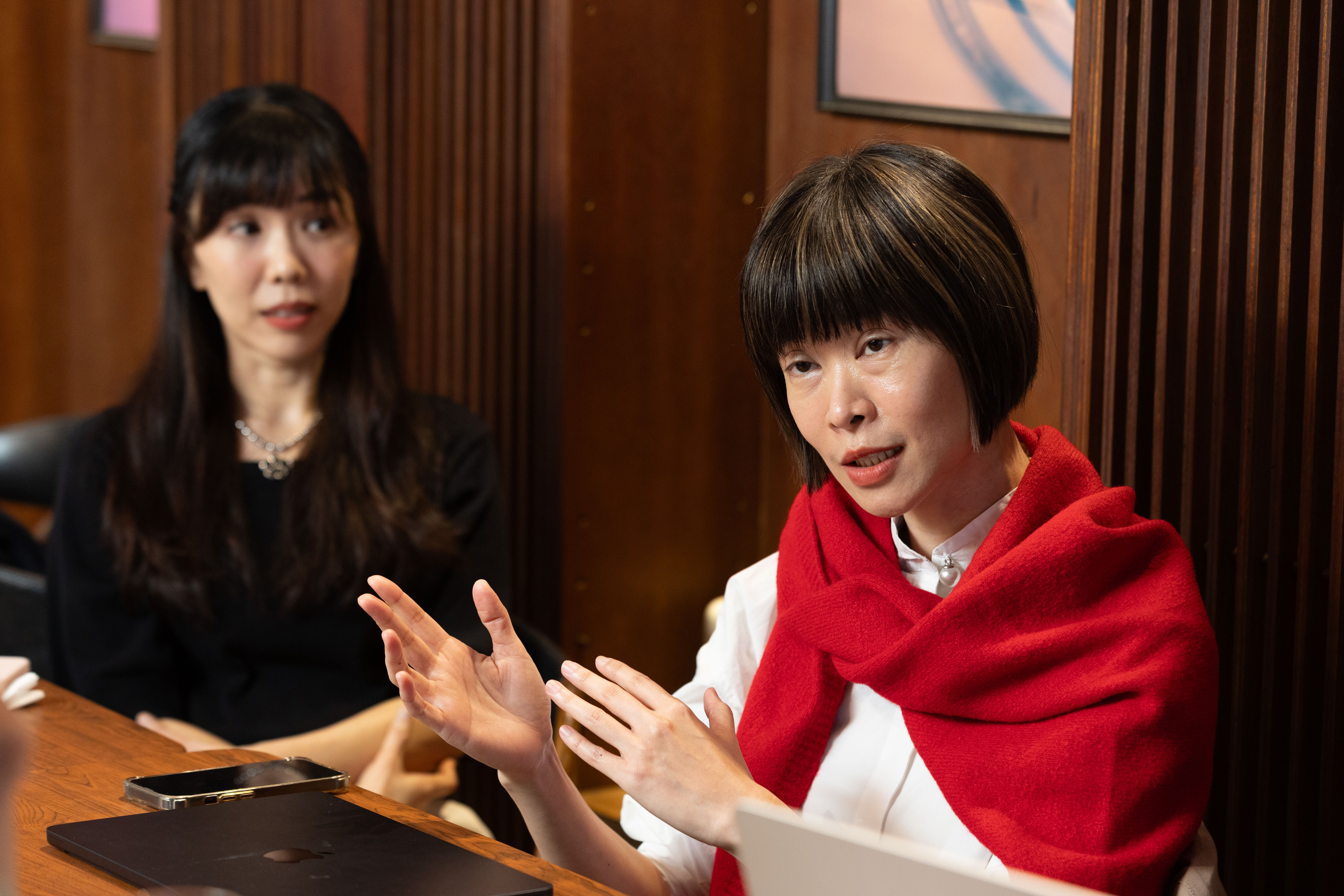 唱歌集音樂劇場團長詹喆君（左）、製作人詹喆雅（右）以《爬上頂樓看月亮》在讀劇匯取得佳績。