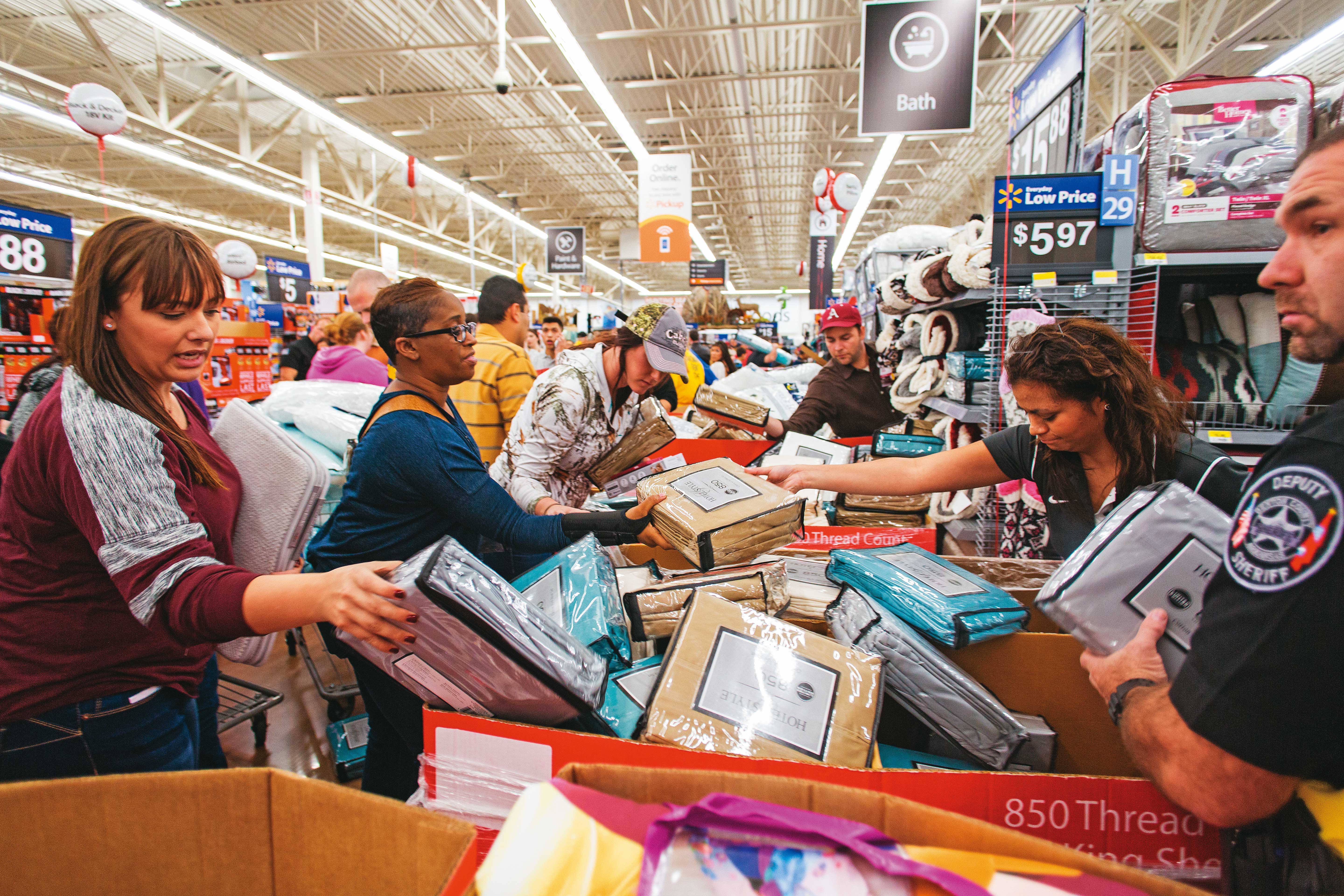 3月分個人消費支出價格再度高於市場預期，聯準會降息時間點恐將持續往後延。（翻攝walmart）
