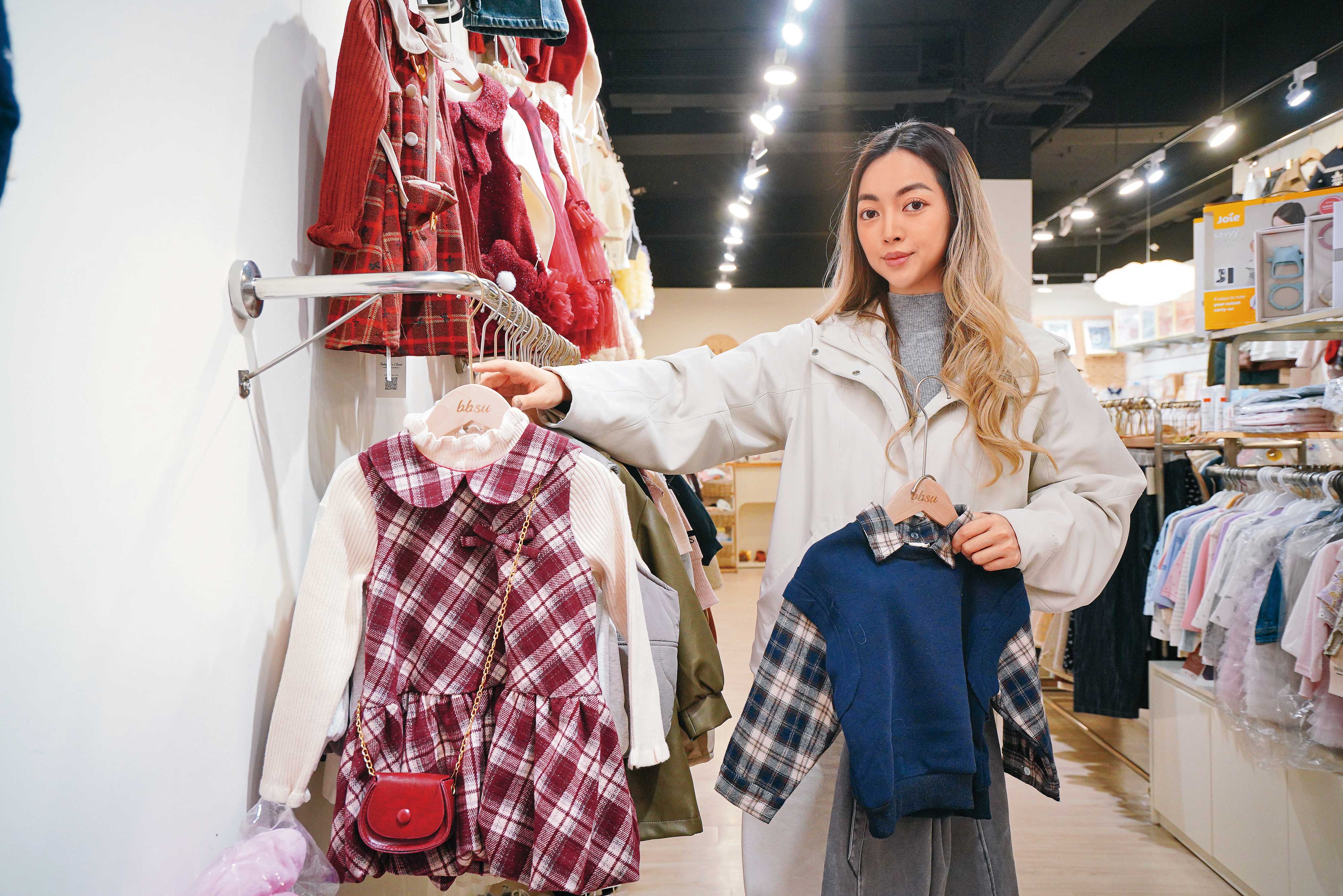 童裝老店雙藍第3代媳婦吳珮瑄，在老店熄燈前半年，便創業開了風格與老店完全不同的小店，客群以年輕爸媽為主。